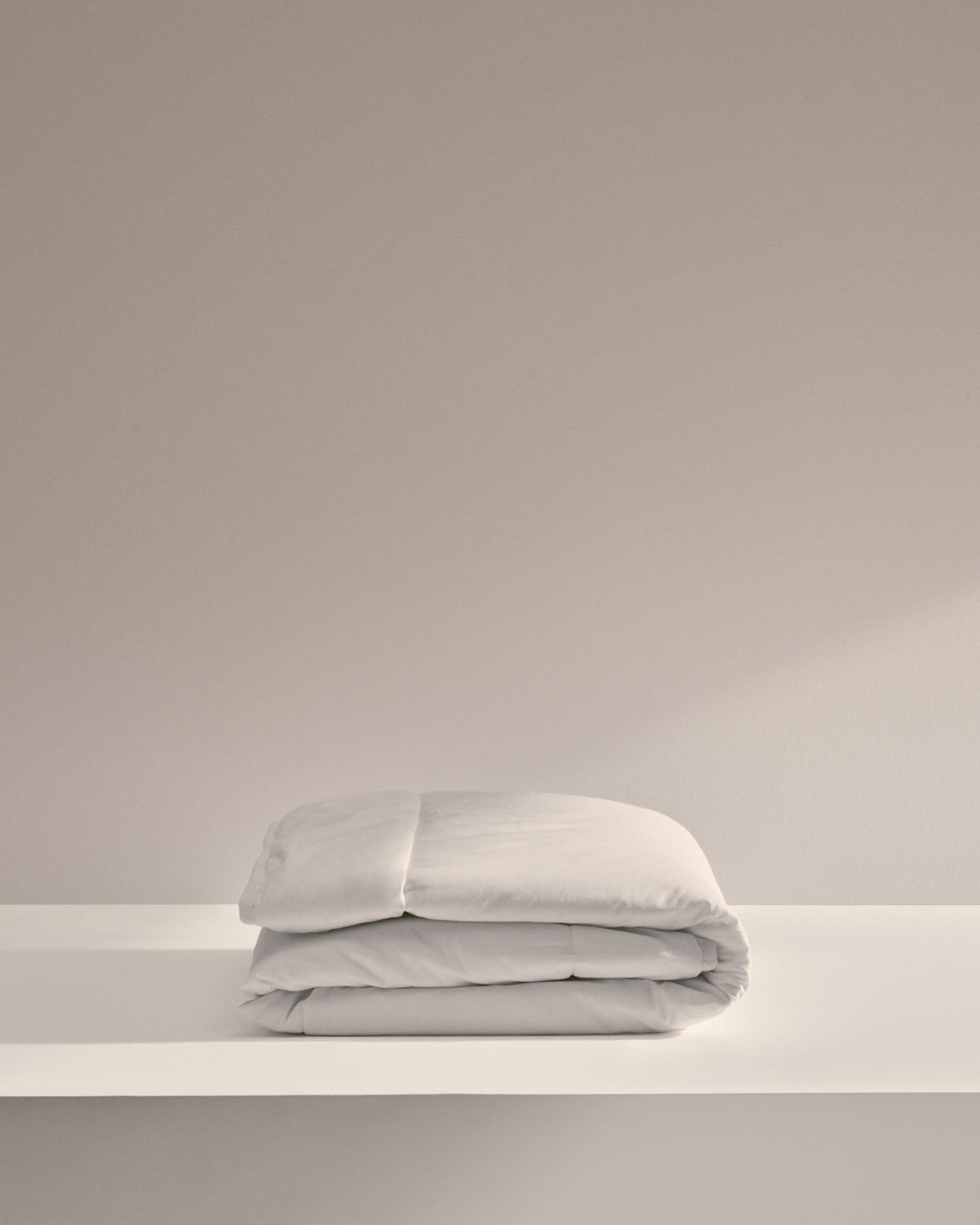 Gianela Bettdecke 70x140 cm aus 100% Baumwolle von Kave Home. Weich, atmungsaktiv und ideal für einen angenehmen Schlaf.