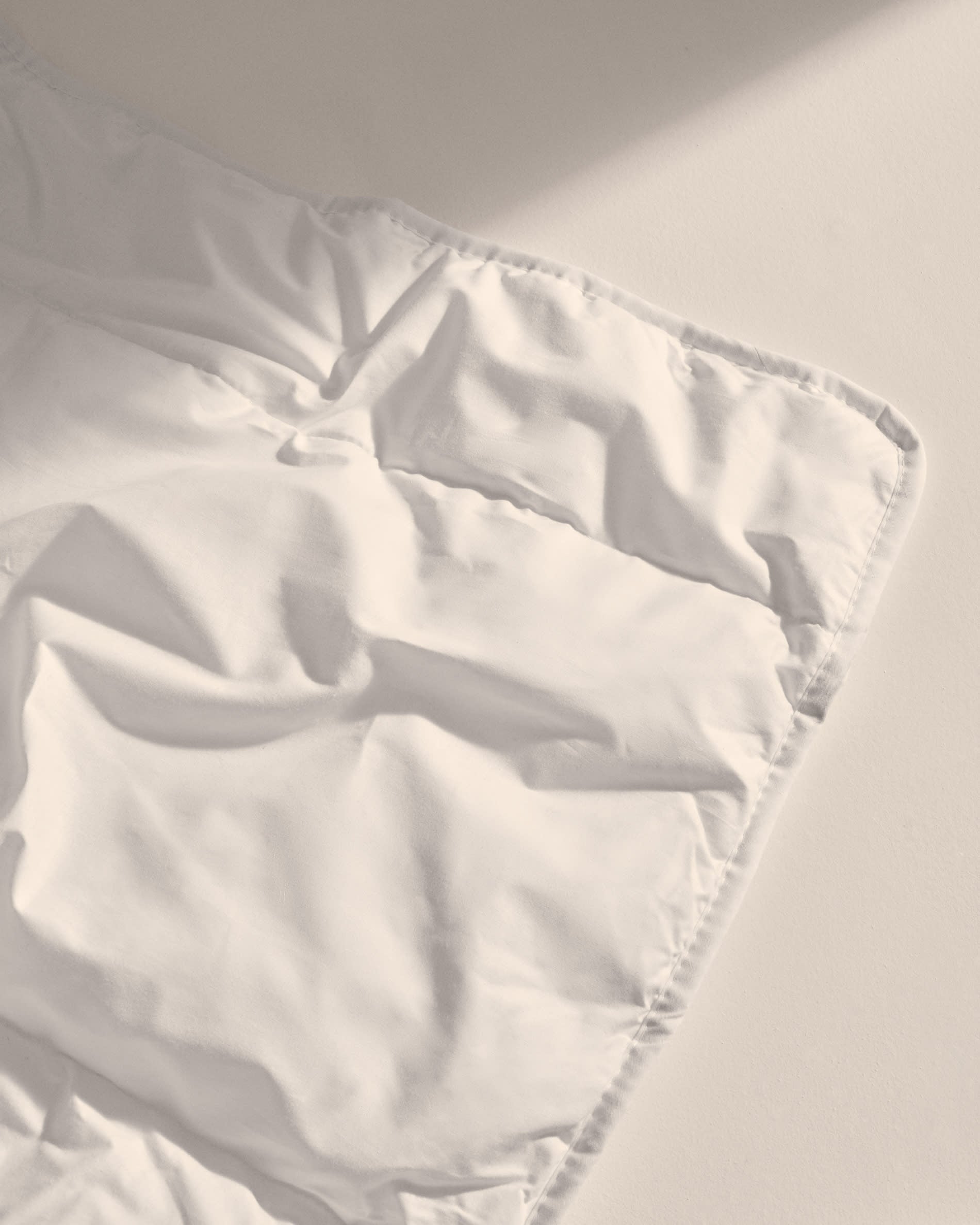 Die Gianela Bettdecke von Kave Home bietet mit 100% Baumwolle Komfort und Atmungsaktivität für Kinderbetten.