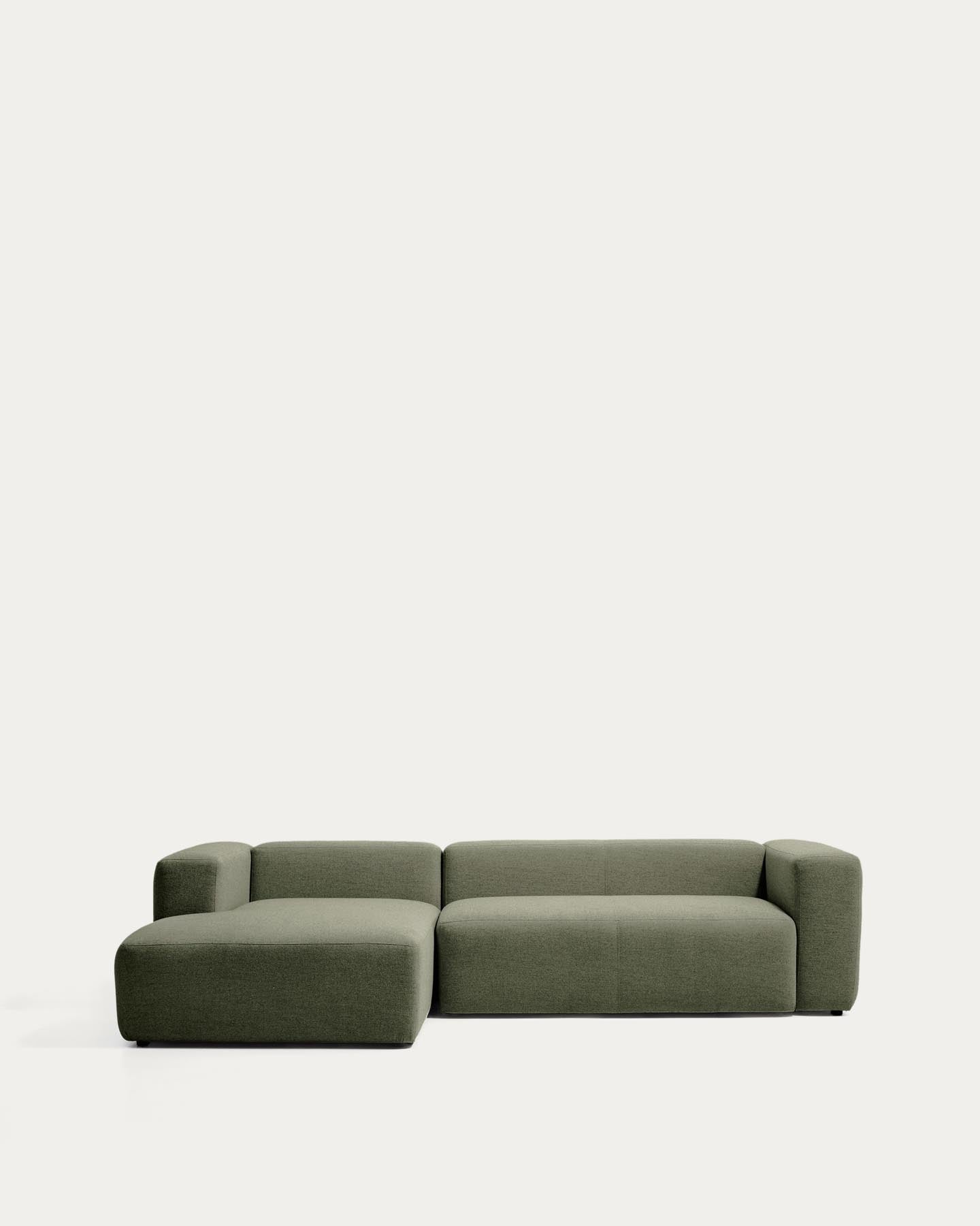 3-Sitzer-Sofa Blok mit Chaiselongue links in moosgrüner Chenille, 300 cm, FSC Mix Credit in Dunkelgrün präsentiert im Onlineshop von KAQTU Design AG. L-Sofa links ist von Kave Home
