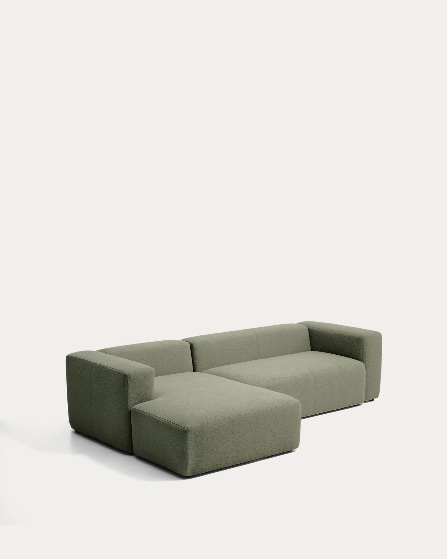 3-Sitzer-Sofa Blok mit Chaiselongue links in moosgrüner Chenille, 300 cm, FSC Mix Credit in Dunkelgrün präsentiert im Onlineshop von KAQTU Design AG. L-Sofa links ist von Kave Home