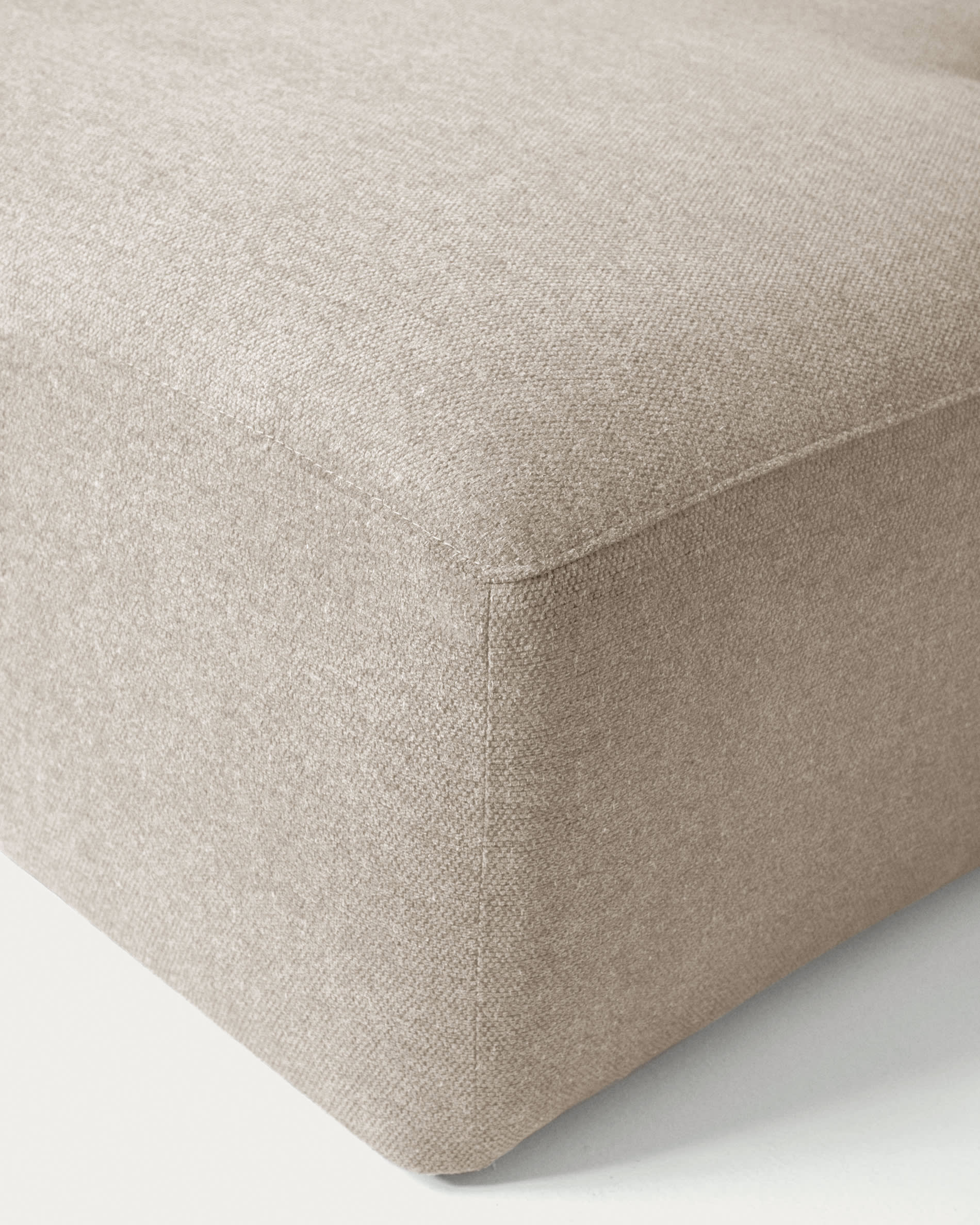 Beige 3-Sitzer Sofa Blok mit rechter Chaiselongue, 300 cm. Komfortabel, strapazierfähig und umweltfreundlich – perfekt für dein modernes Zuhause.