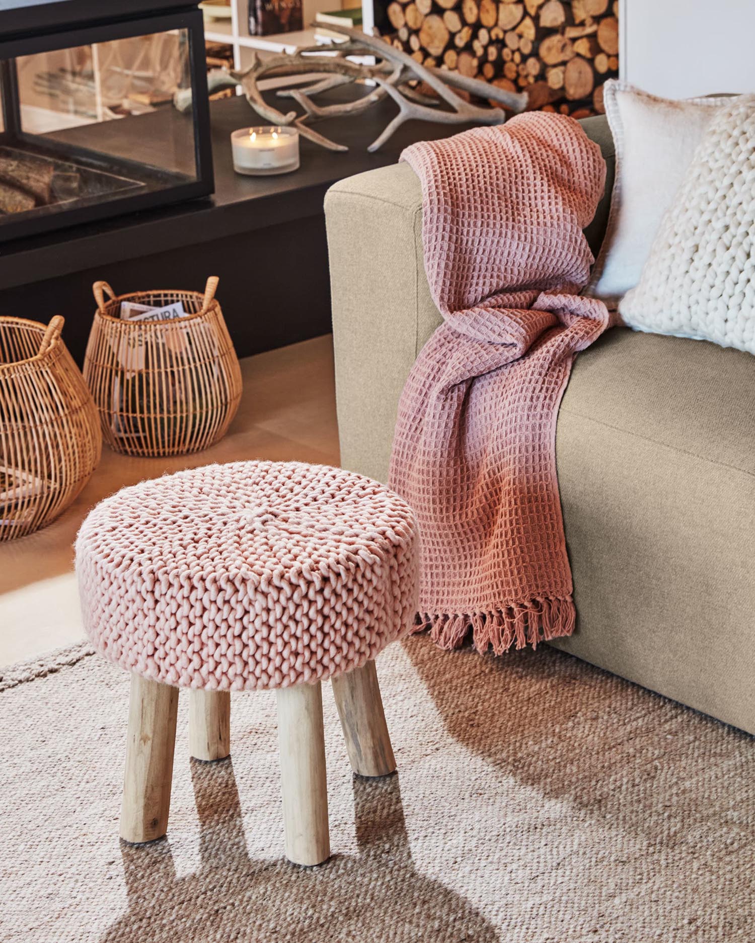 Elegantes 3-Sitzer Sofa mit rechter Chaiselongue, beige, 300 cm, FSC-zertifiziert, von Kave Home. Stilvoll und nachhaltig.