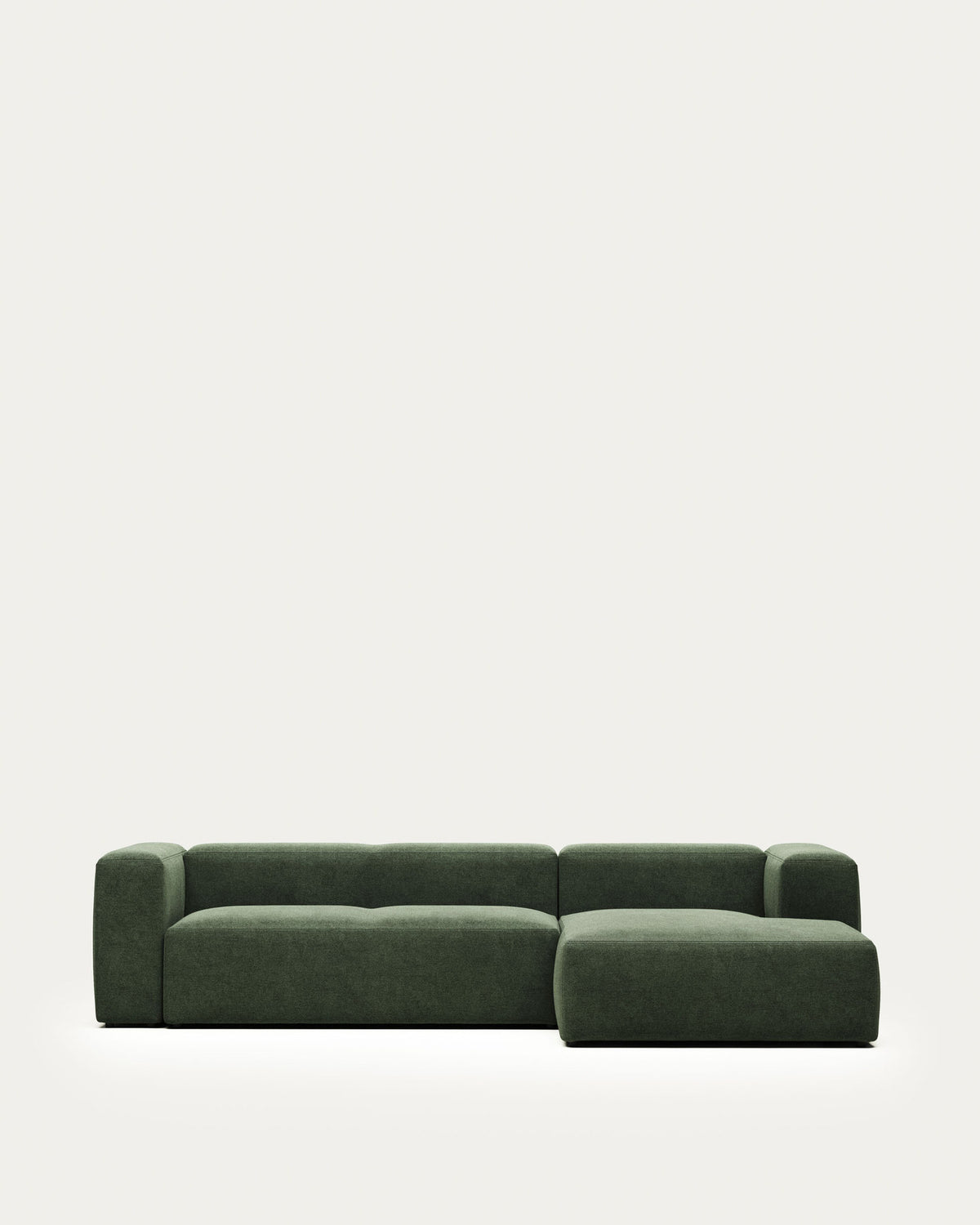 3-Sitzer-Sofa Blok mit Chaiselongue rechts, schwer entflammbar mit grüner Chenille, 300 cm in Grün präsentiert im Onlineshop von KAQTU Design AG. 3er Sofa ist von Kave Home