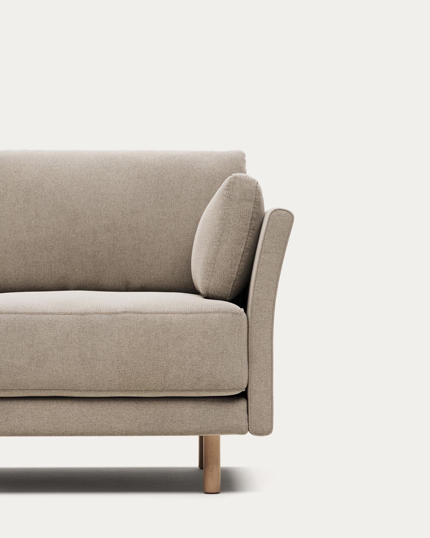 2-Sitzer-Sofa Gilma, schwer entflammbar mit beiger Chenille und Beinen mit naturfarbenem Finish, 170 cm in Beige präsentiert im Onlineshop von KAQTU Design AG. 2er Sofa ist von Kave Home