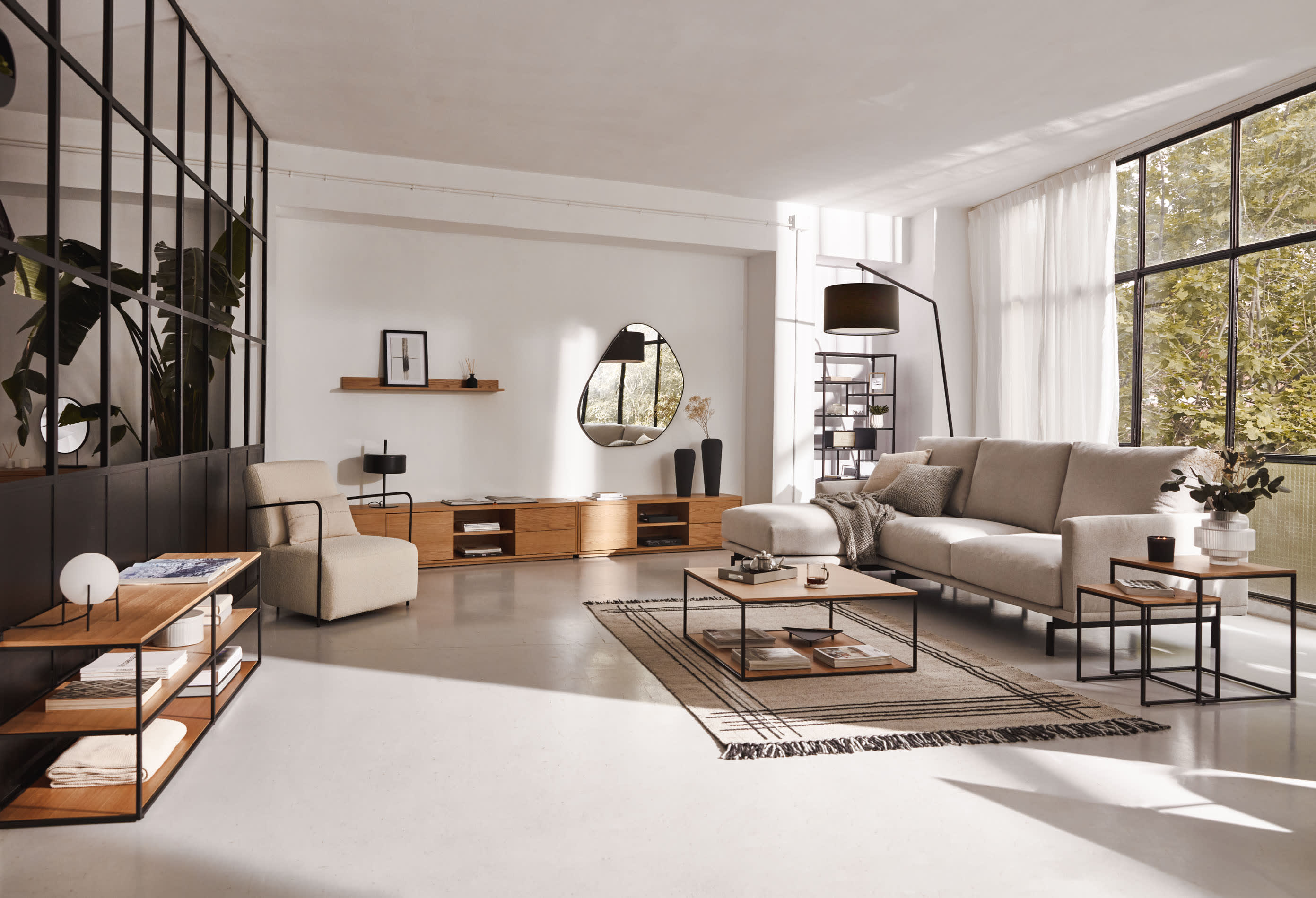 Entdecken Sie das Galene 3-Sitzer Sofa in elegantem Beige mit Chaiselongue links – der perfekte Mix aus Komfort, Stil und Nachhaltigkeit für Ihr Zuhause.