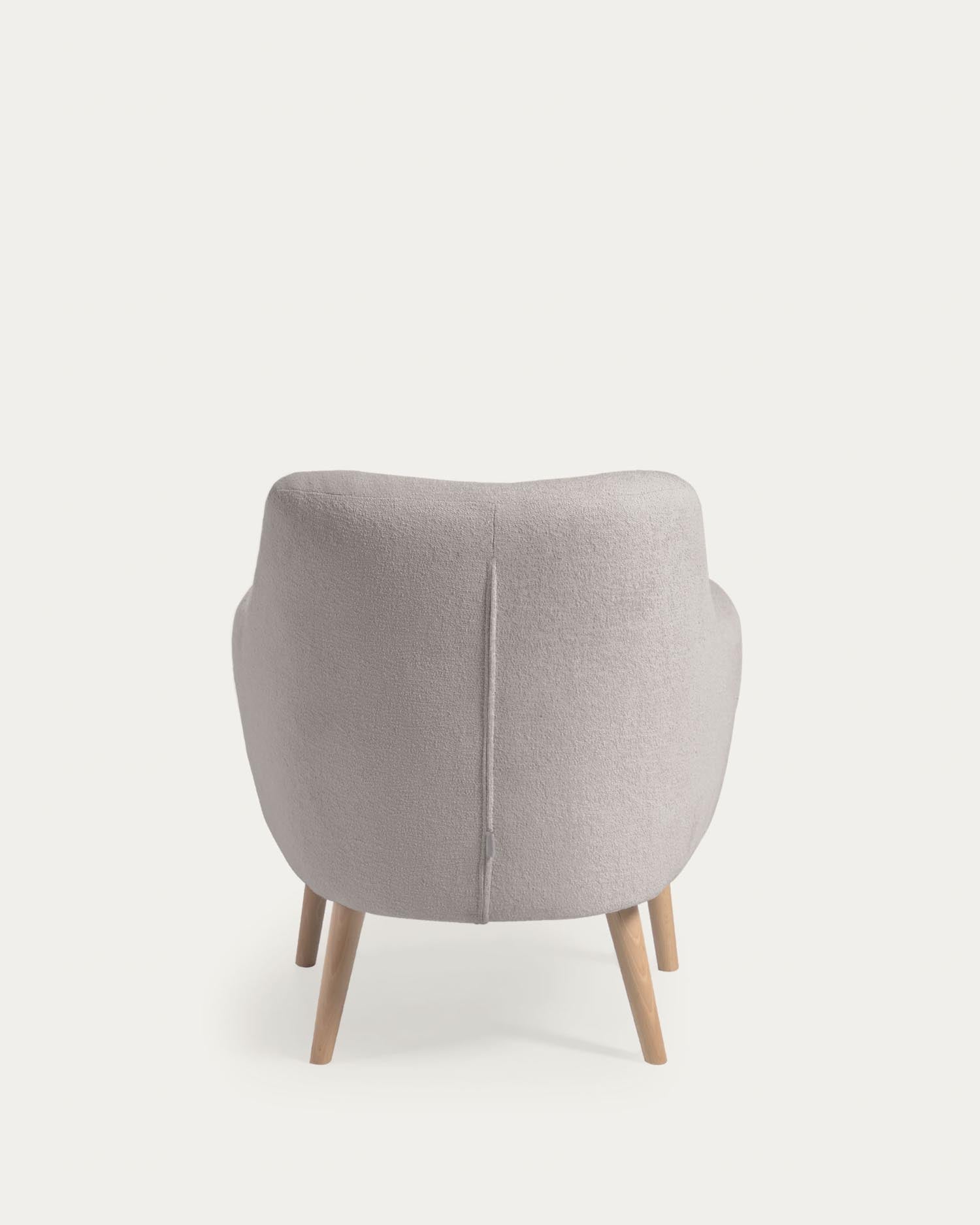Eleganter Candela Sessel in Grau aus weichem Mikro-Bouclé. Ideal für dein Wohnzimmer, bietet er höchsten Komfort und nachhaltige Qualität.