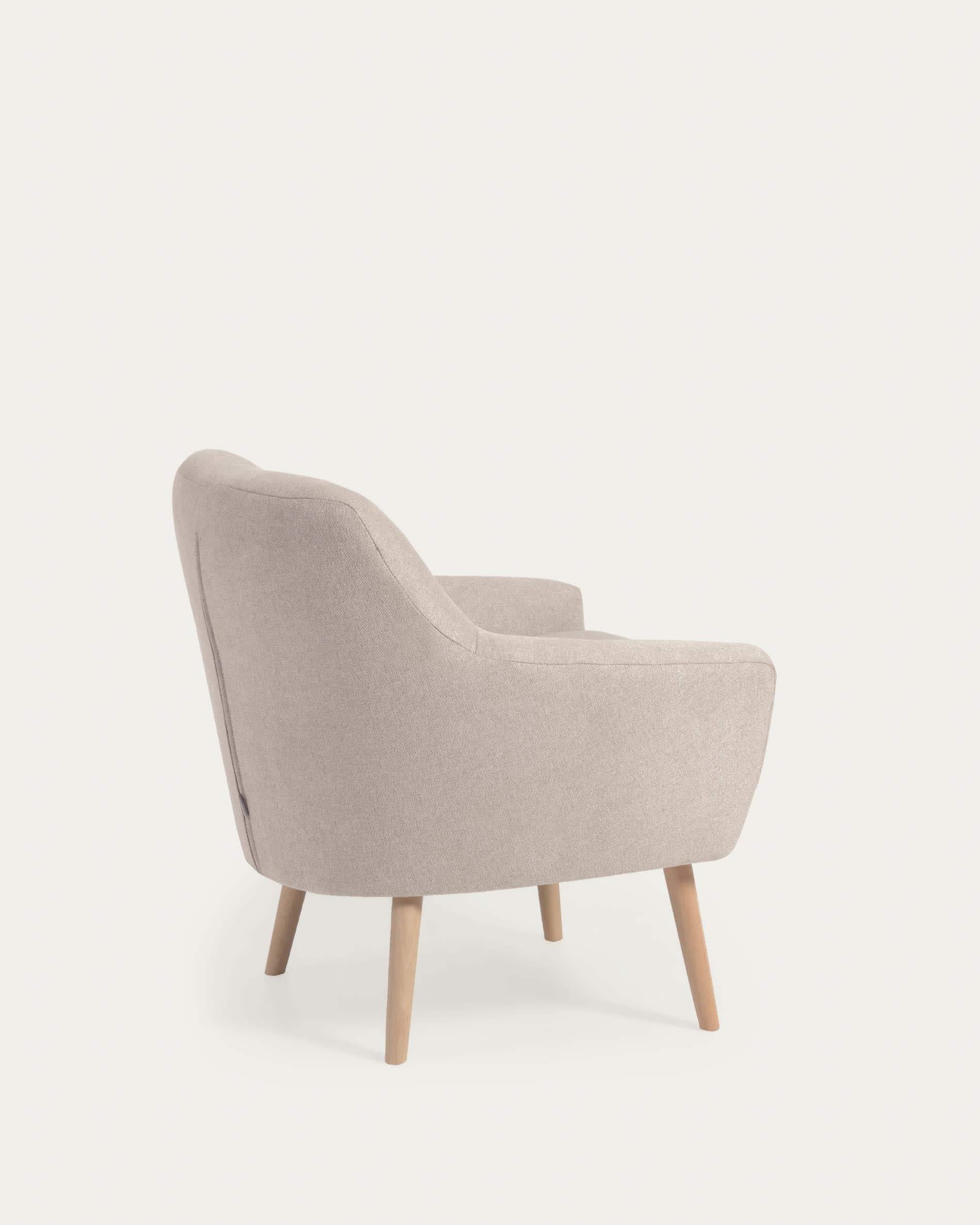 Der Candela Sessel in Beige von Kave Home vereint Komfort und modernes Design. Ideal für stilvolle Wohnräume und entspannte Momente.