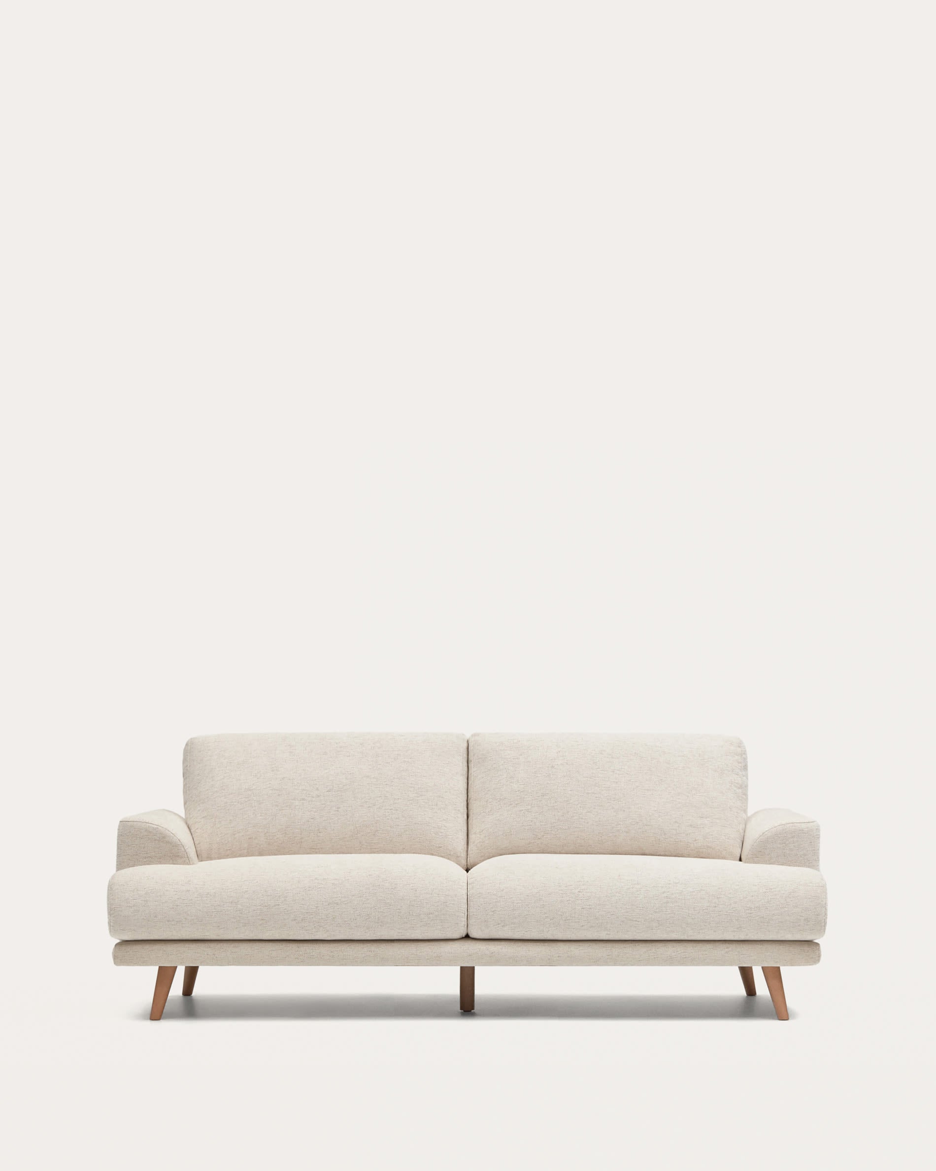 Erleben Sie das elegante 2-Sitzer-Sofa Karin von Kave Home. Mit beigem Chenille und stabilen Buchenholzbeinen vereint es Komfort und Stil für Ihr Zuhause.