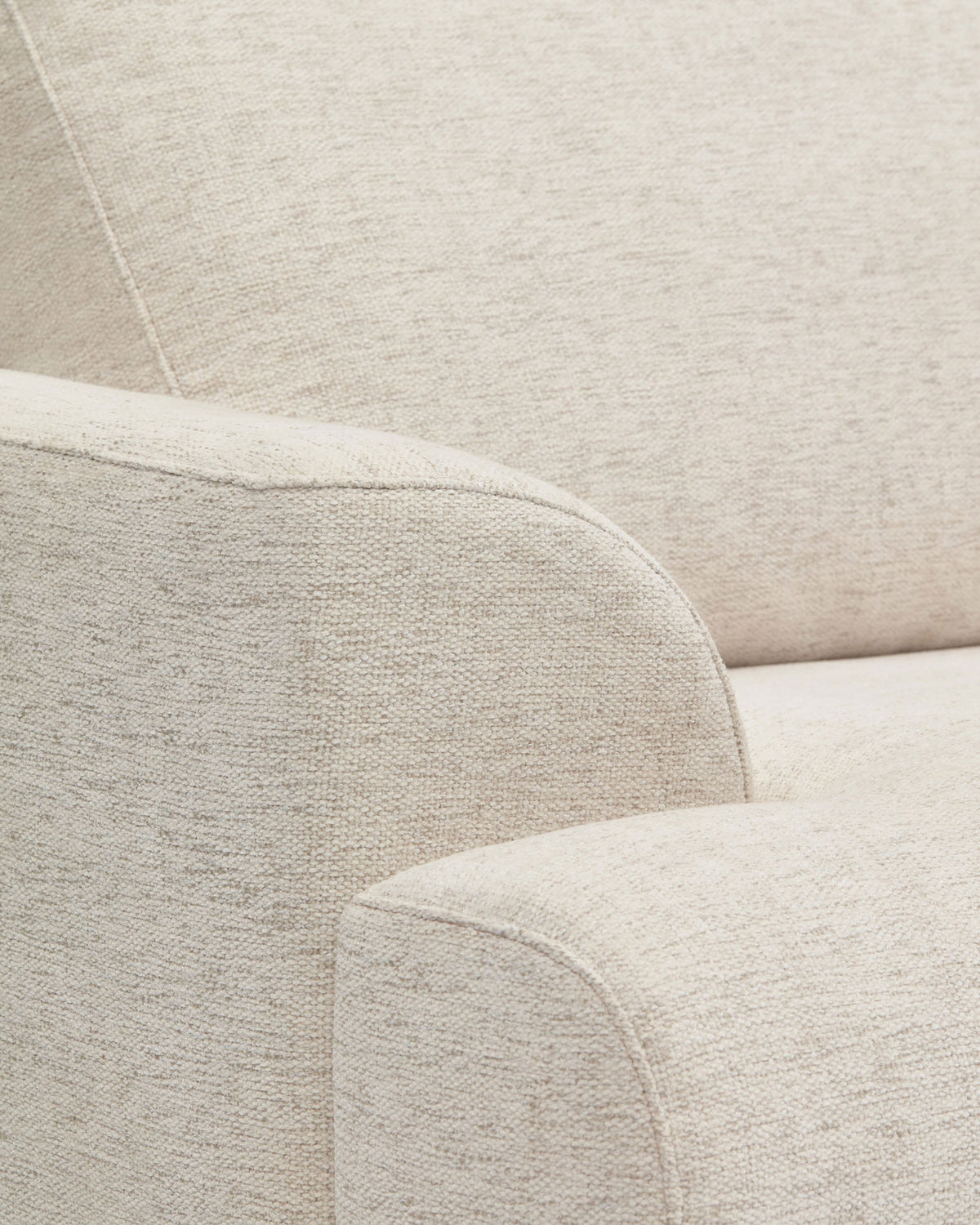 3-Sitzer-Sofa Karin aus beiger Chenille mit Beinen aus massivem Buchenholz mit Finish in natürlichem Farbton 228 cm in Beige präsentiert im Onlineshop von KAQTU Design AG. 3er Sofa ist von Kave Home