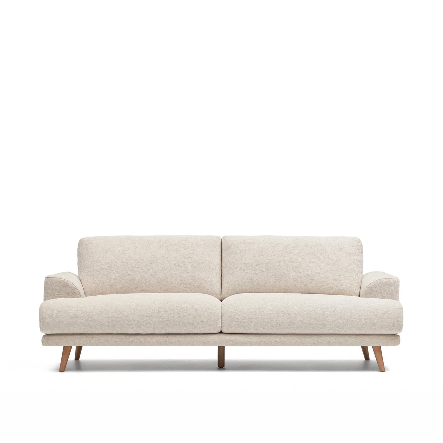 Entdecken Sie das elegante 3-Sitzer-Sofa Karin in Beige von Kave Home. Mit robusten Buchenholzbeinen und fleckabweisendem Gewebe vereint es Stil, Komfort und Nachhaltigkeit.