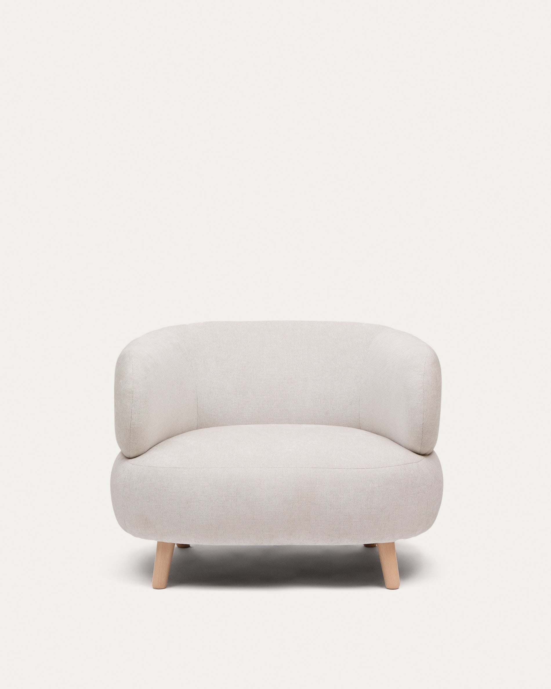 Eleganter Luisa Sessel aus weicher Chenille in Perle mit stabilen Buchenholzbeinen, 90 cm hoch, von Kave Home.