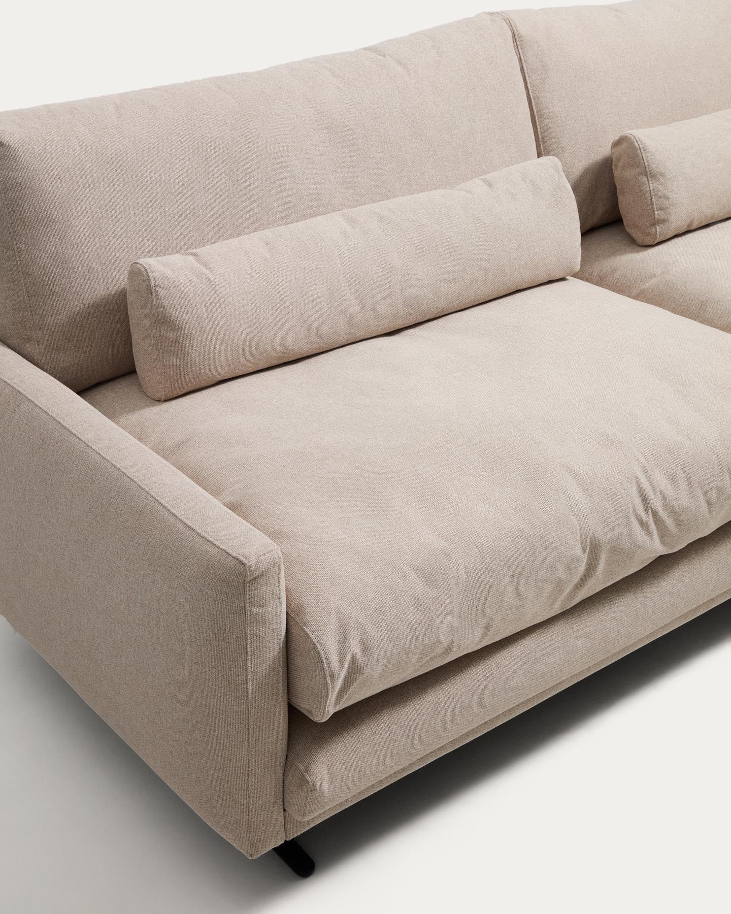2-Sitzer-Sofa Veliro, schwer entflammbar, in Beige mit Stahlbeinen mit schwarzem Finish, 210 cm, FSC Mix Credit in Beige präsentiert im Onlineshop von KAQTU Design AG. 2er Sofa ist von Kave Home