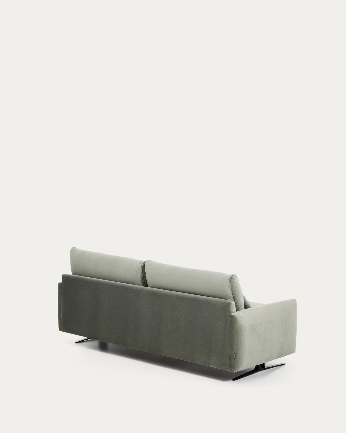 2-Sitzer-Sofa Veliro aus grünem Samt mit Stahlbeinen in schwarzer Ausführung, 210 cm FSC Mix Credit in Grün präsentiert im Onlineshop von KAQTU Design AG. 2er Sofa ist von Kave Home
