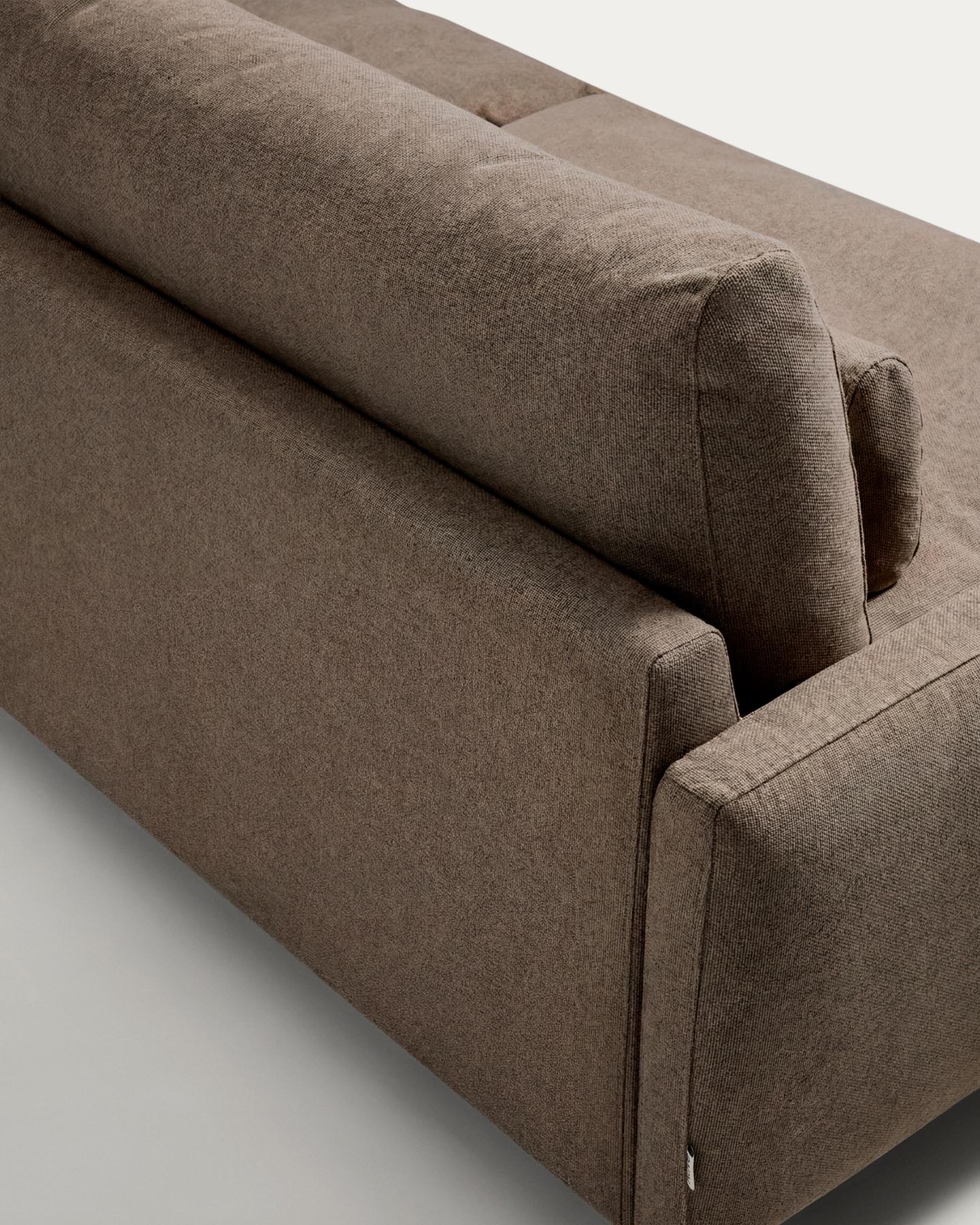 3-Sitzer-Sofa Veliro, schwer entflammbar, in Toastbraun mit Stahlbeinen mit schwarzem Finish, 240 cm, FSC Mix Credit in Braun präsentiert im Onlineshop von KAQTU Design AG. 3er Sofa ist von Kave Home