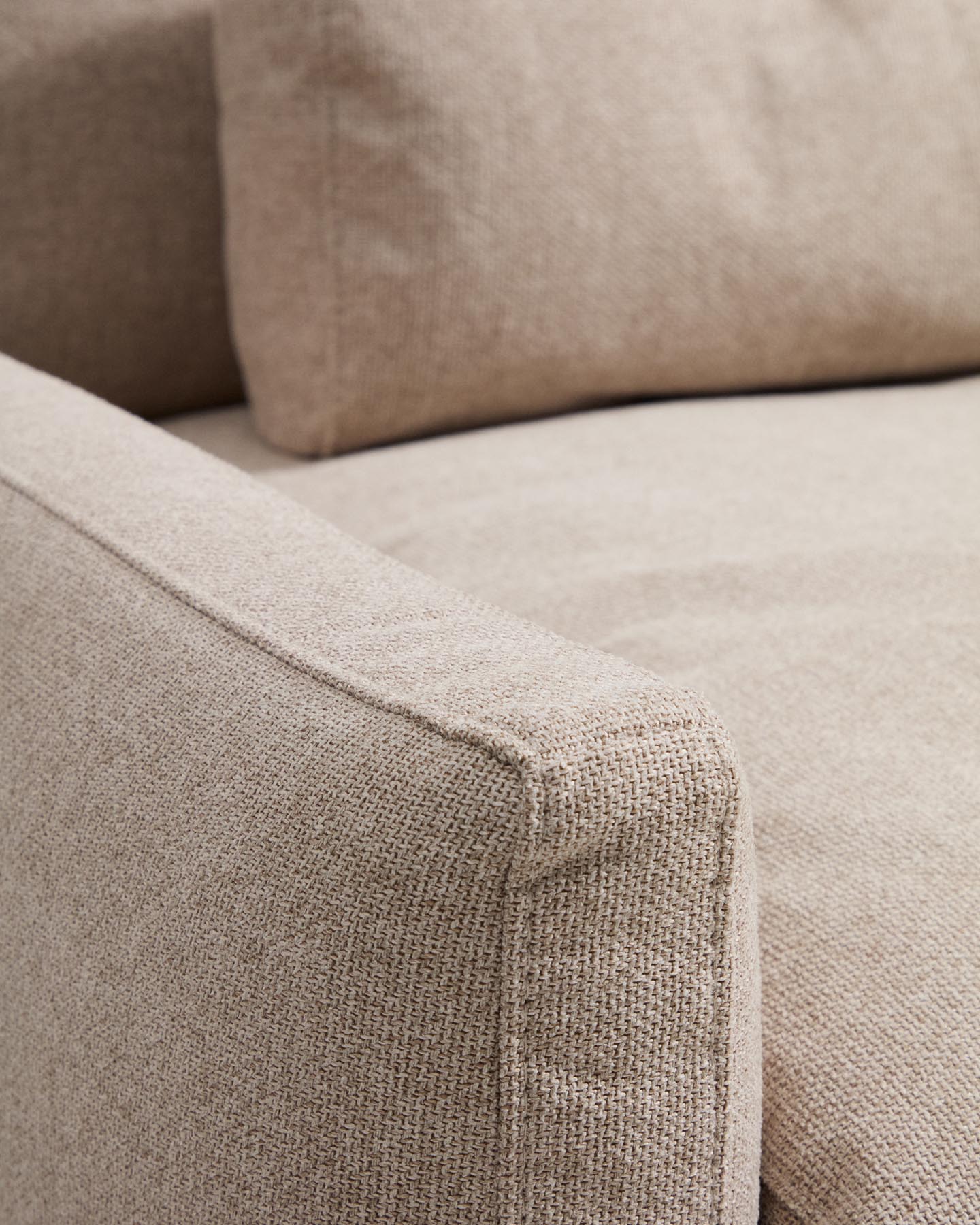 3-Sitzer-Sofa Veliro, schwer entflammbar, in Beige mit Stahlbeinen mit schwarzem Finish, 240 cm, FSC Mix Credit in Beige präsentiert im Onlineshop von KAQTU Design AG. 3er Sofa ist von Kave Home