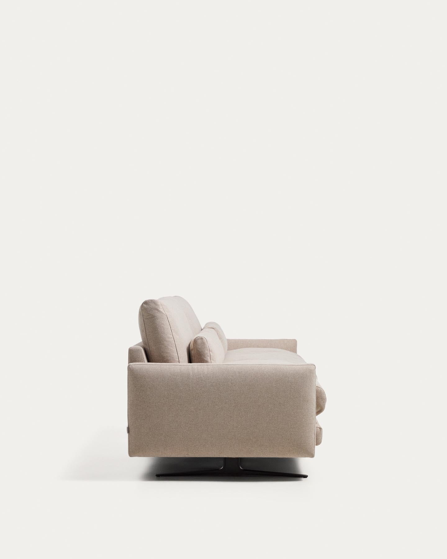 3-Sitzer-Sofa Veliro, schwer entflammbar, in Beige mit Stahlbeinen mit schwarzem Finish, 240 cm, FSC Mix Credit in Beige präsentiert im Onlineshop von KAQTU Design AG. 3er Sofa ist von Kave Home