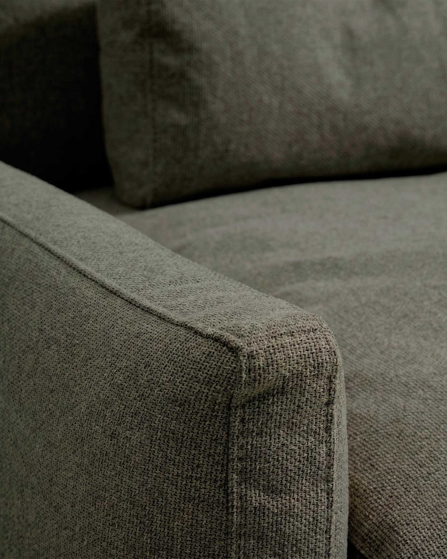 3-Sitzer-Sofa Veliro, schwer entflammbar, in Dunkelgrün mit Stahlbeinen mit schwarzem Finish, 240 cm, FSC Mix Credit in Dunkelgrün präsentiert im Onlineshop von KAQTU Design AG. 3er Sofa ist von Kave Home