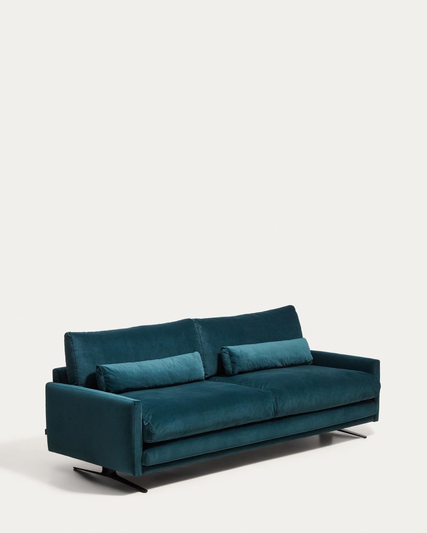 3-Sitzer-Sofa Veliro, schwer entflammbar, mit Samt in dunklem Türkis und Stahlbeinen mit schwarzem Finish, 240 cm, FSC Mix Credit in Grün präsentiert im Onlineshop von KAQTU Design AG. 3er Sofa ist von Kave Home