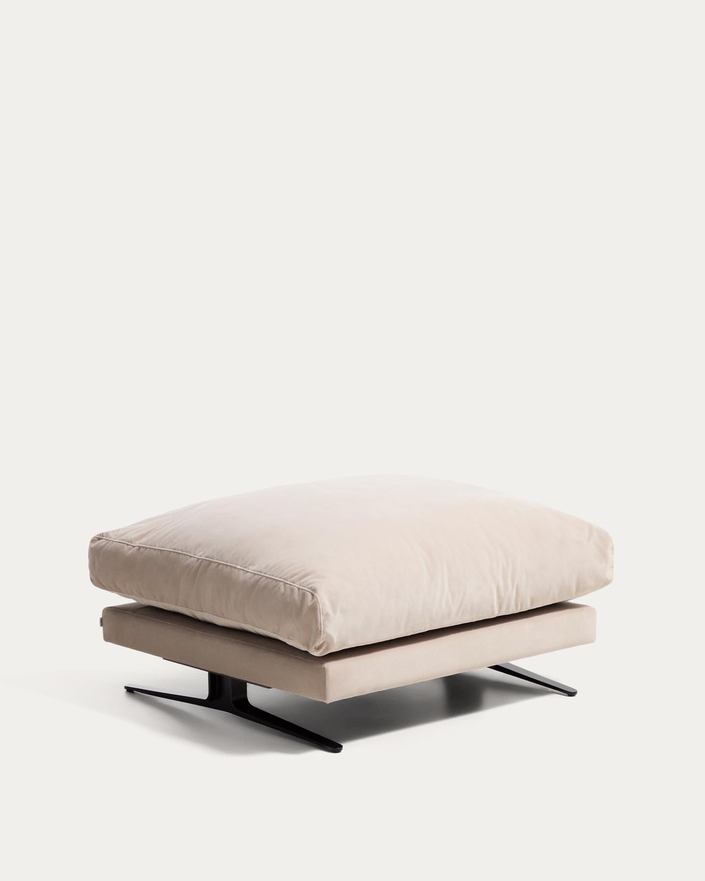 Fussablage Veliro, schwer entflammbar, mit perlweissem Samt und Stahlbeinen mit schwarzem Finish, 85 x 90 cm, FSC Mix Credit in Perle präsentiert im Onlineshop von KAQTU Design AG. Pouf ist von Kave Home