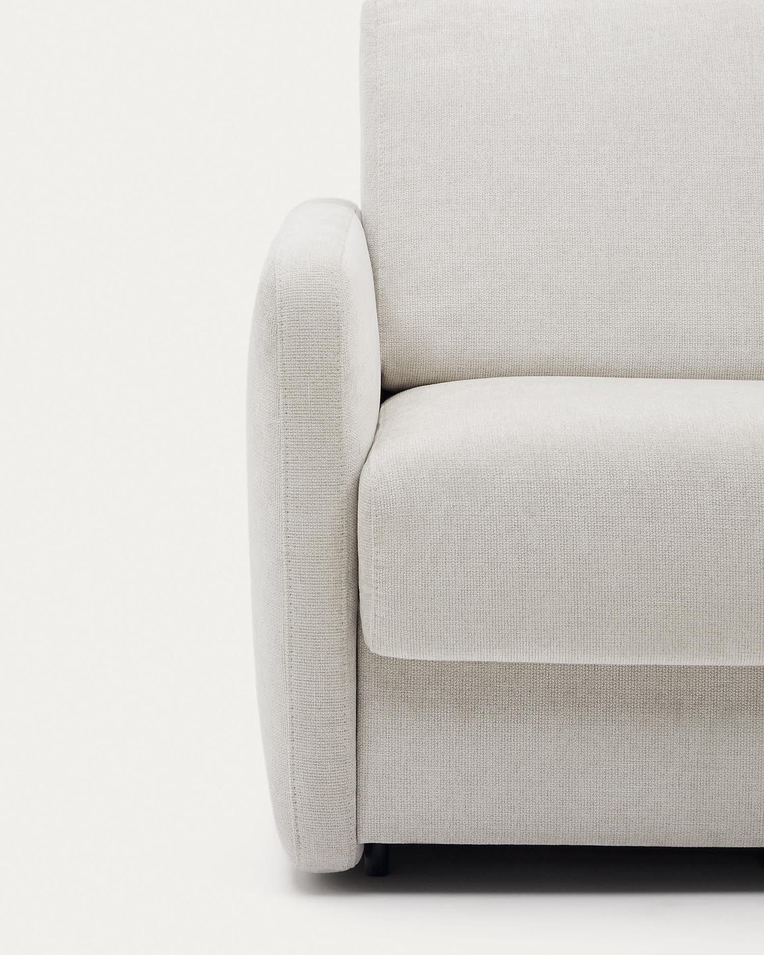 Elegantes 2-Sitzer-Bettsofa Nuala in perlweißer Chenille, 184 cm. Ideal für Komfort und Stil in jedem Raum. Perfekt für Gäste und entspannte Abende.