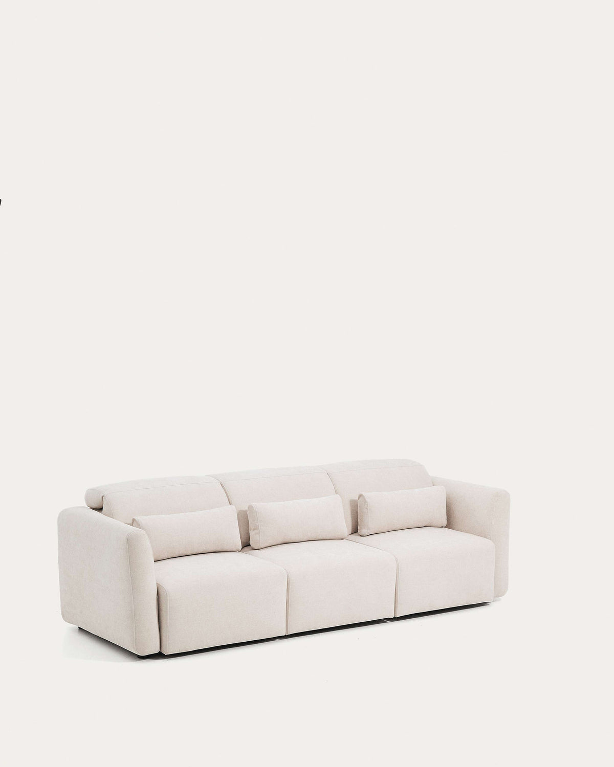 3-Sitzer-Sofa Lares mit elektrisch ausfahrbaren Sitzen und verstellbarer Kopfstütze in beiger Chenille, 255 cm in Beige präsentiert im Onlineshop von KAQTU Design AG. 3er Sofa ist von Kave Home