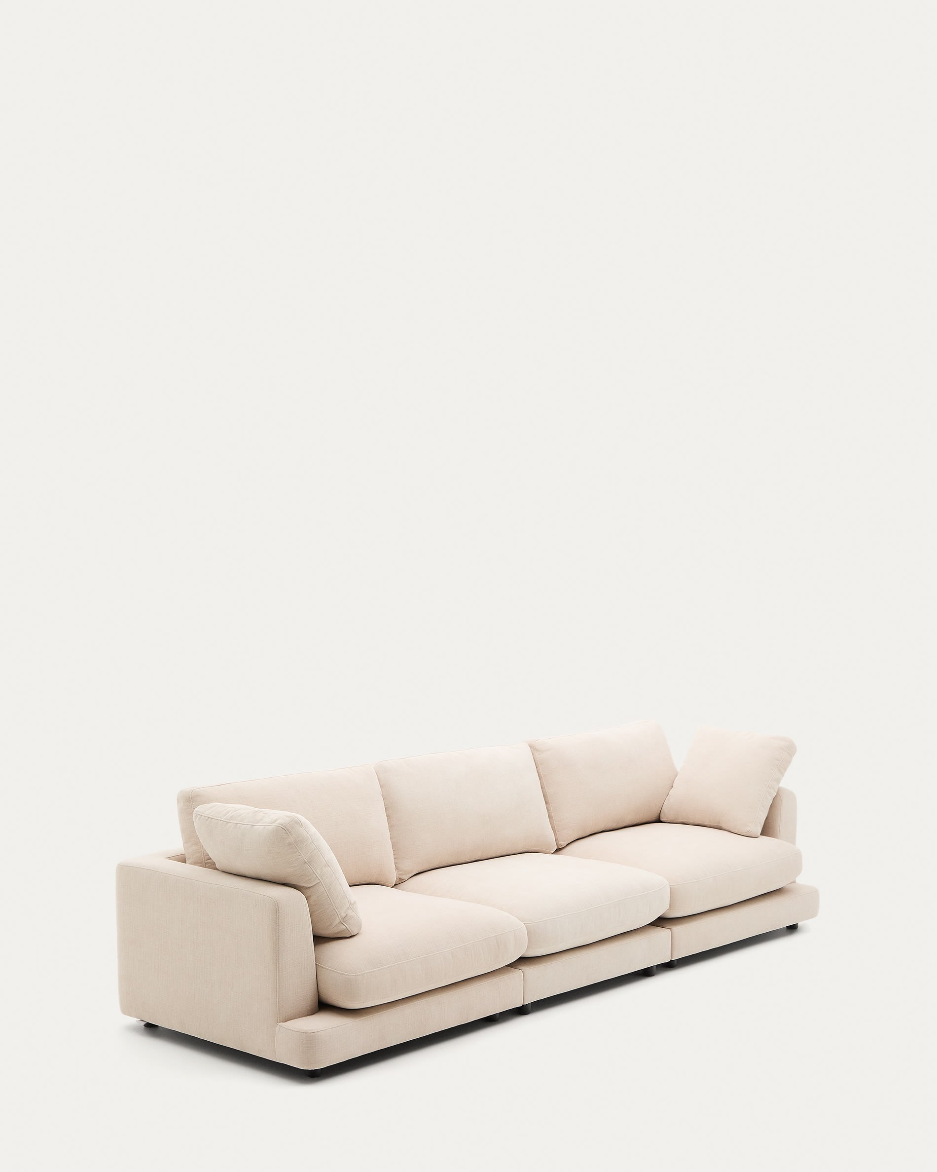 Elegantes 4-Sitzer-Sofa aus beigem Chenille, 300 cm breit, FSC-zertifiziert, ideal für modernes und nachhaltiges Wohnen.