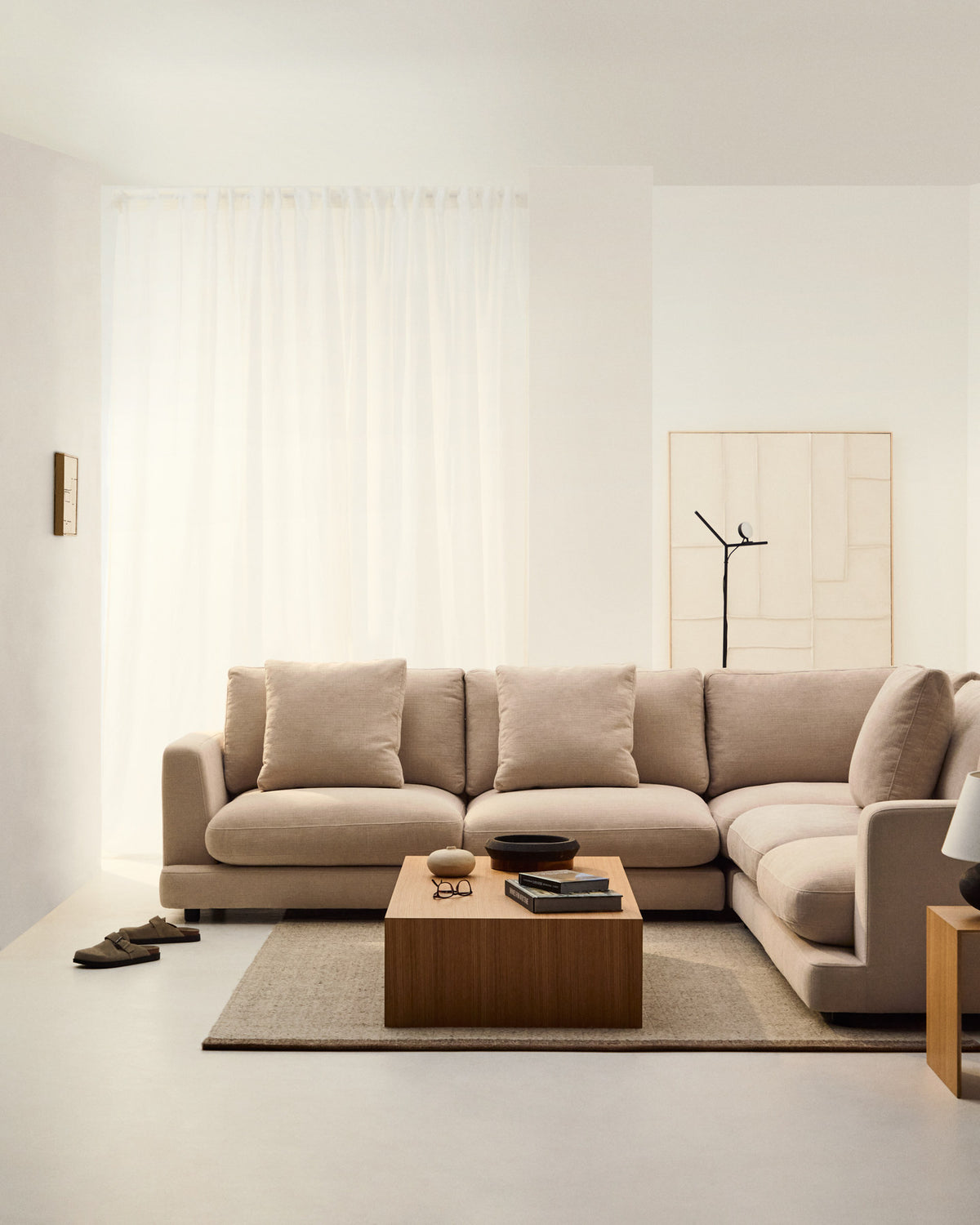 6-Sitzer-Ecksofa Gala mit beiger Chenille FSC Mix Credit 300 x 300 cm in Beige präsentiert im Onlineshop von KAQTU Design AG. Ecksofa ist von Kave Home