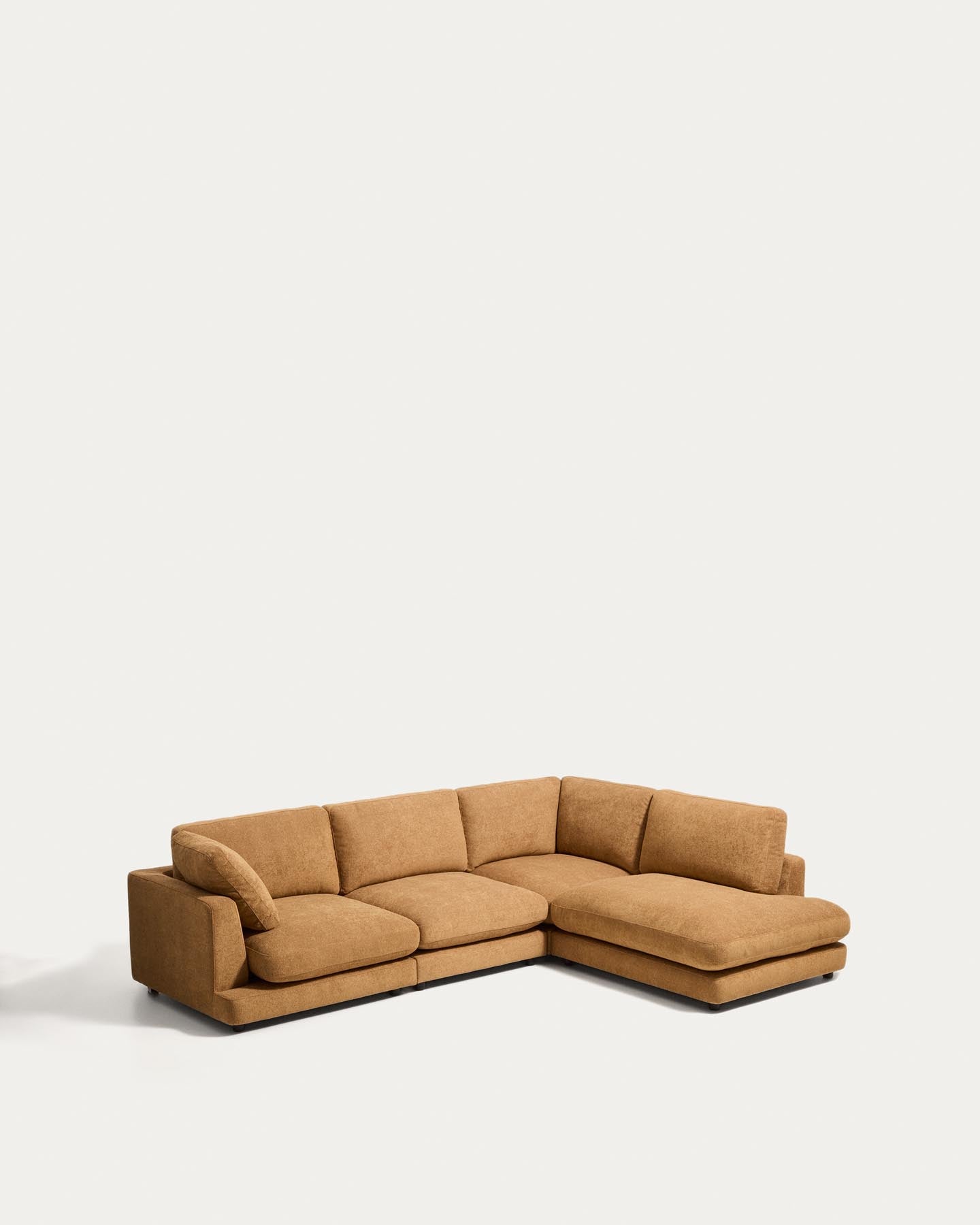 5-Sitzer-Ecksofa Gala mit Randmodul rechts aus senfgelbem Microbouclé, FSC Mix Credit, 300 x 225 cm in Senfgelb präsentiert im Onlineshop von KAQTU Design AG. L-Sofa rechts ist von Kave Home