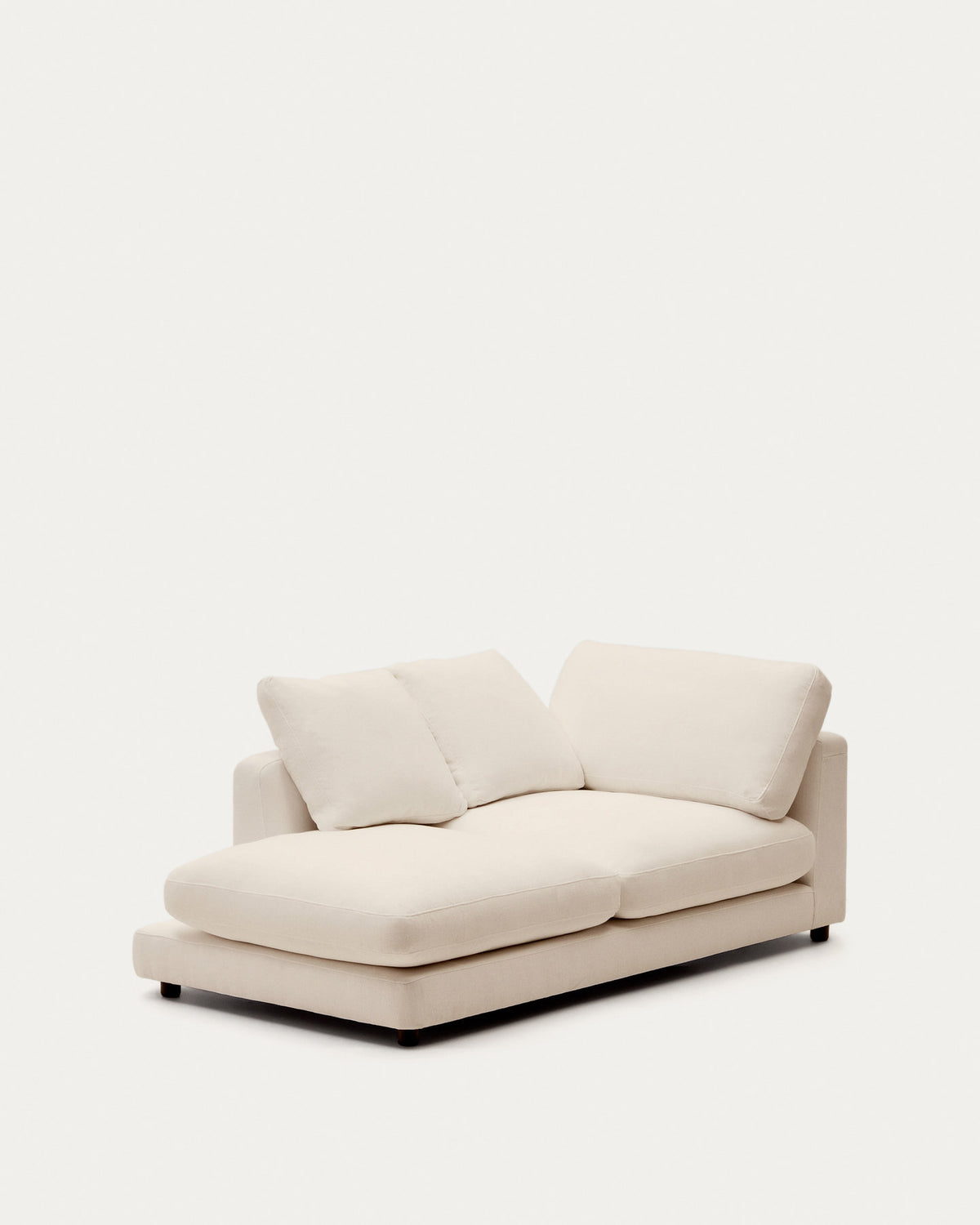 Chaiselongue Gala links mit beiger Chenille FSC Mix Credit 193 x 105 cm in Beige präsentiert im Onlineshop von KAQTU Design AG. Modulares Sofa ist von Kave Home