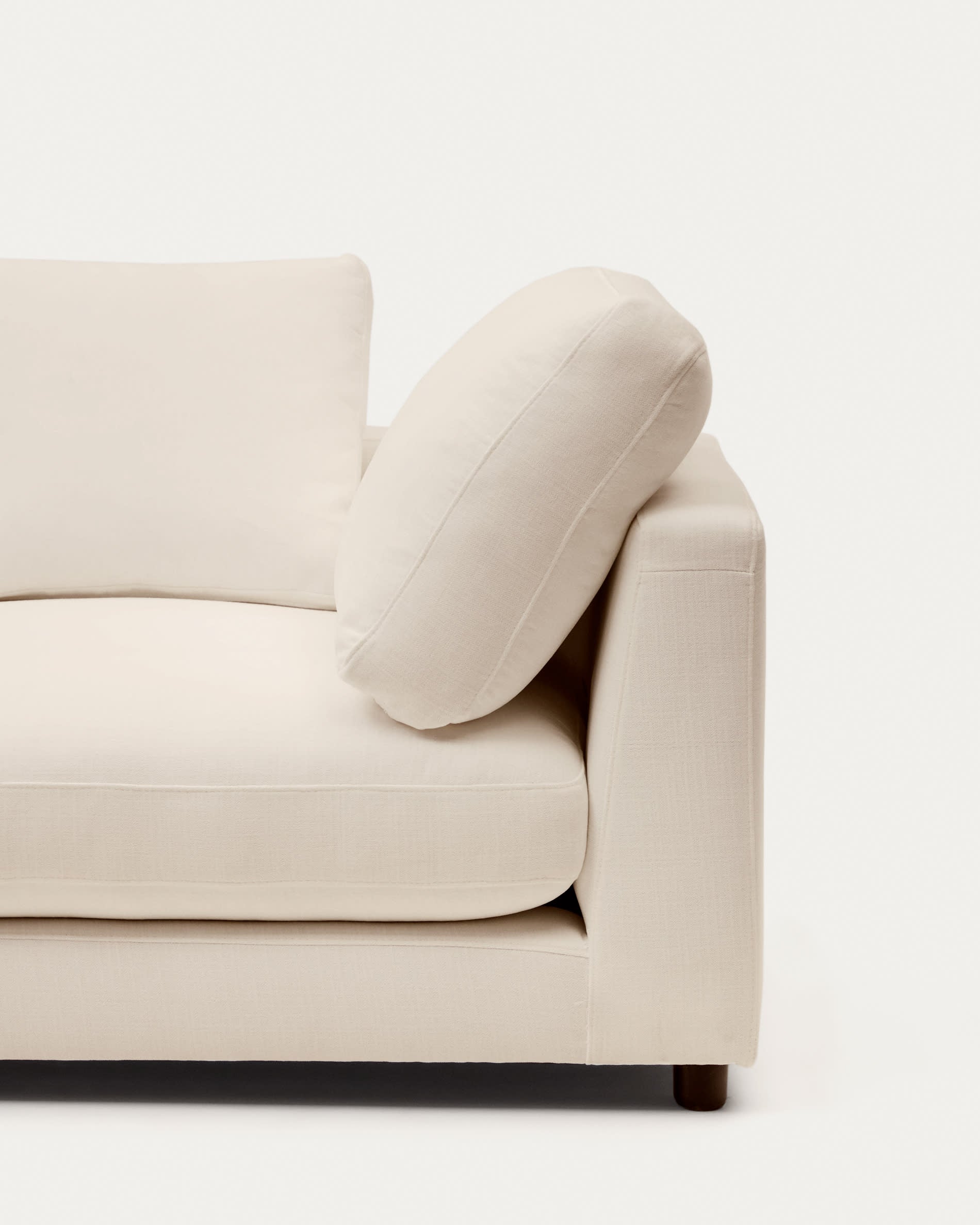 Beige Chaiselongue Gala, 193x105 cm, hochwertiger antibakterieller Stoff, einladendes Design, perfekt für individuelle Wohnkonzepte.