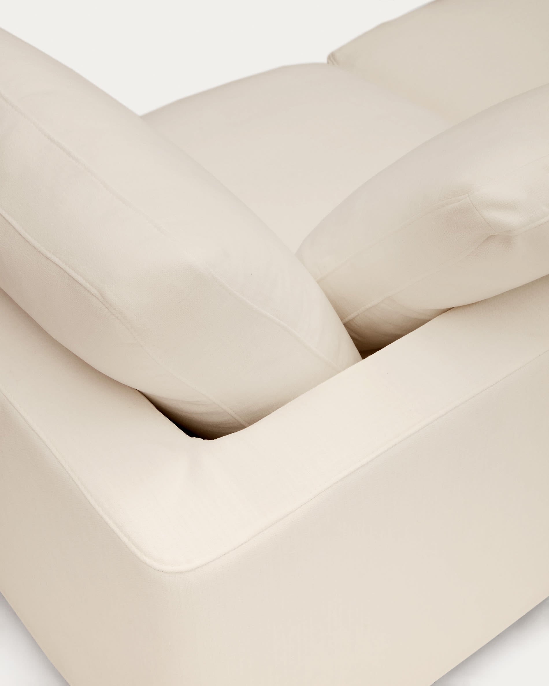 Beige Chaiselongue Gala von Kave Home, 193x105 cm, elegantes Design, langlebiger Stoff, perfekt für entspannte Stunden und individuelle Wohnkonzepte.