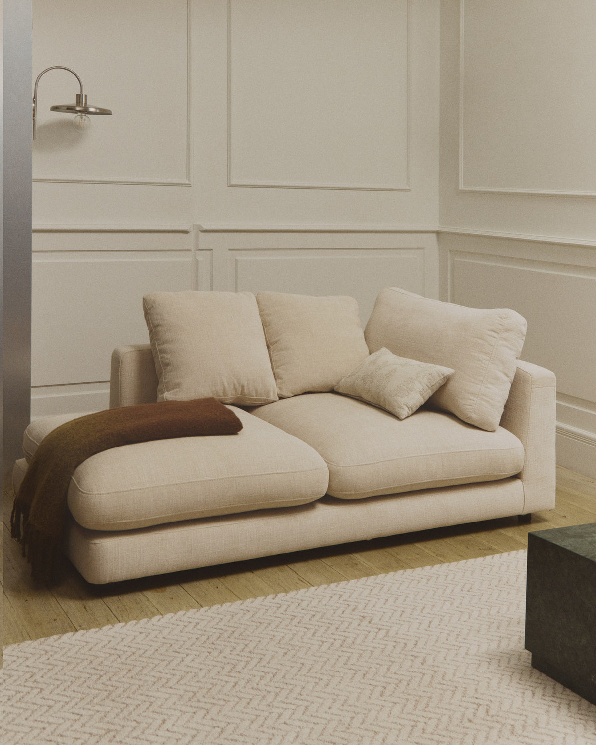 Chaiselongue Gala links mit beiger Chenille FSC Mix Credit 193 x 105 cm in Beige präsentiert im Onlineshop von KAQTU Design AG. Modulares Sofa ist von Kave Home