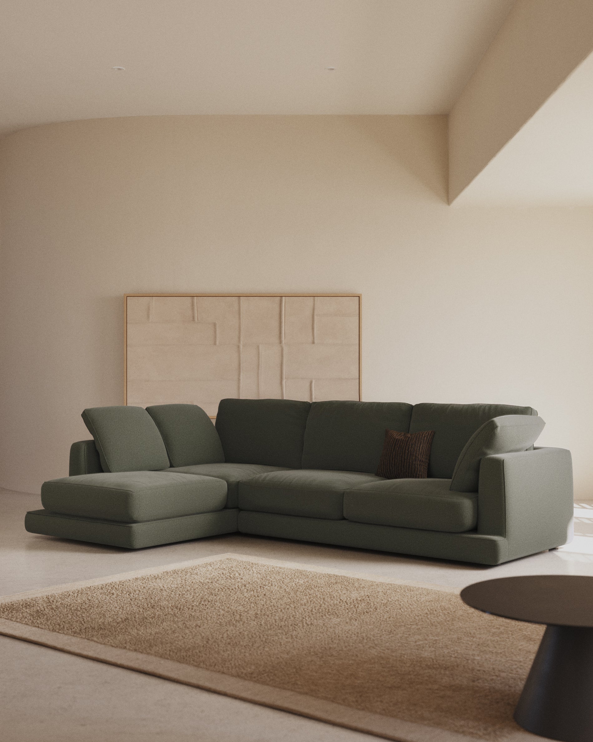 Elegantes Gala 4-Sitzer-Sofa in dunkelgrüner Chenille mit linksseitiger Chaiselongue, ideal für stilvolle Wohnräume.