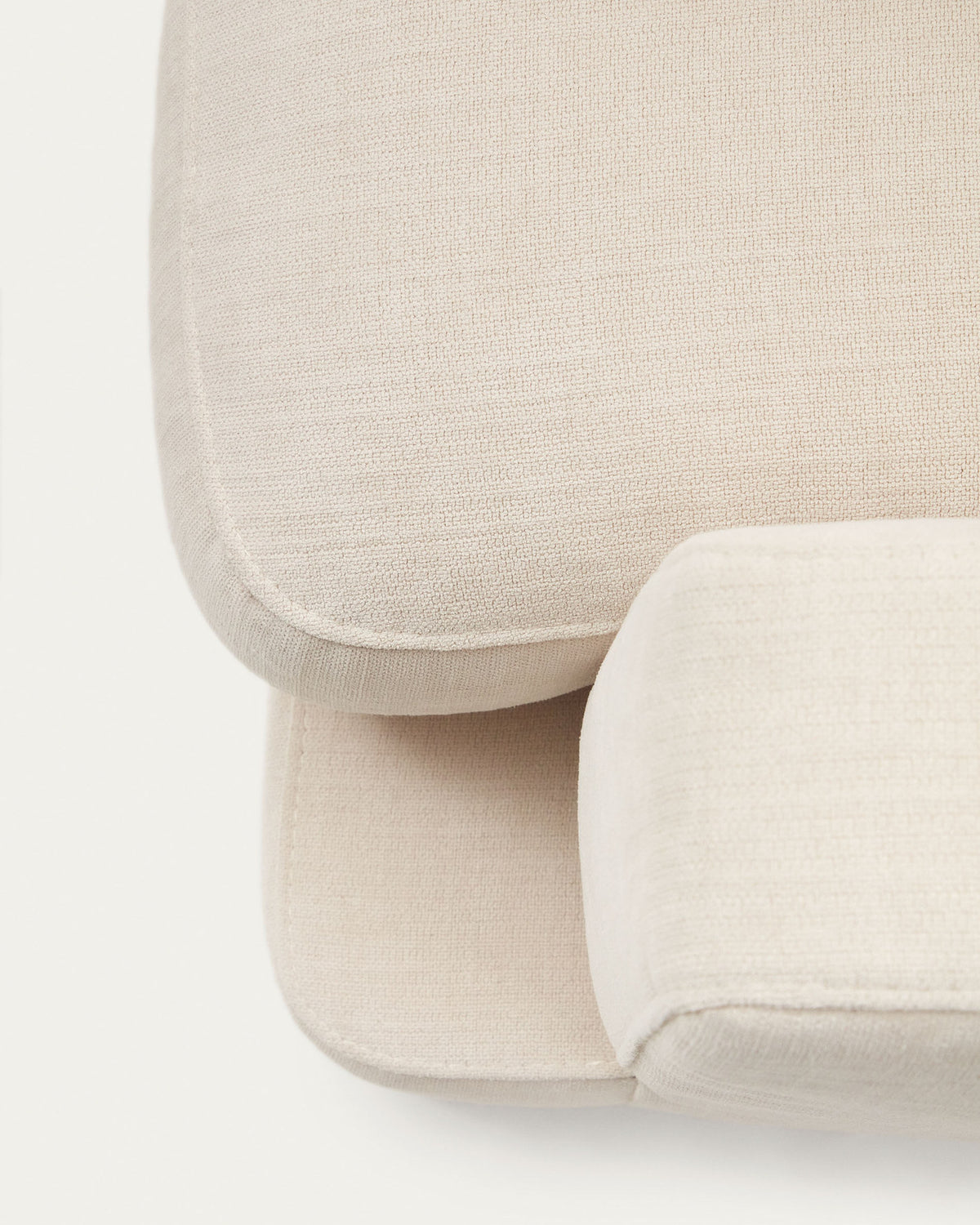 4-Sitzer-Sofa Gala mit beiger Chenille und Chaiselongue links FSC Mix Credit 300 cm in Beige präsentiert im Onlineshop von KAQTU Design AG. L-Sofa links ist von Kave Home