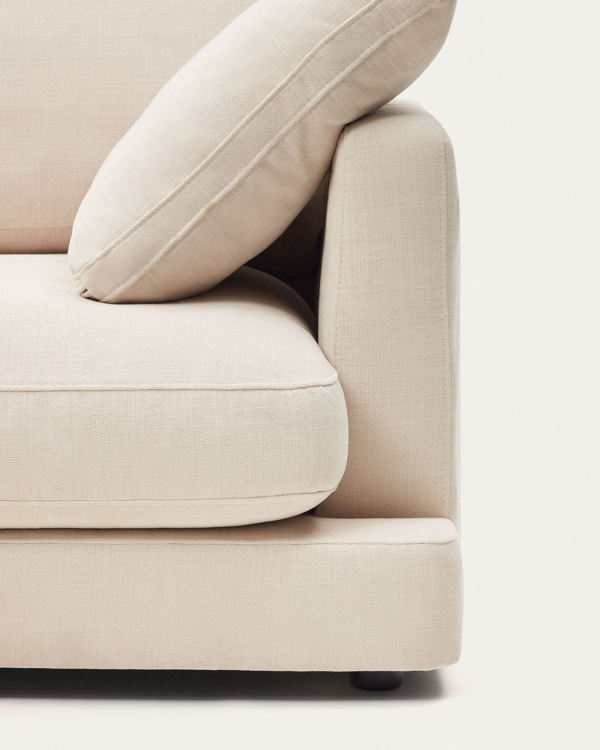 4-Sitzer-Sofa Gala mit beiger Chenille und Chaiselongue links FSC Mix Credit 300 cm in Beige präsentiert im Onlineshop von KAQTU Design AG. L-Sofa links ist von Kave Home