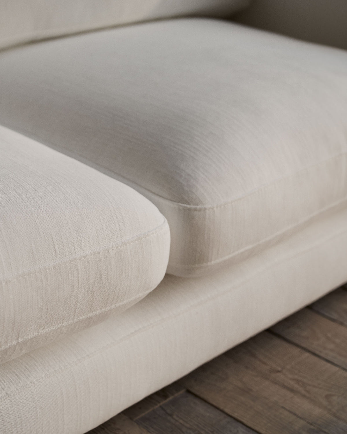 4-Sitzer-Sofa Gala mit beiger Chenille und Chaiselongue links FSC Mix Credit 300 cm in Beige präsentiert im Onlineshop von KAQTU Design AG. L-Sofa links ist von Kave Home