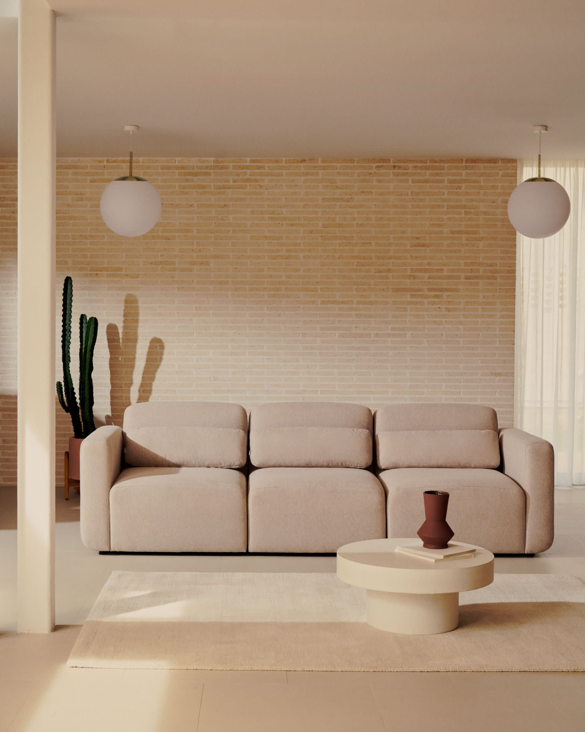 Elegantes modulares 3-Sitzer-Sofa Neom in Beige, 263 cm, FSC-zertifiziert, von Kave Home. Stilvoll und nachhaltig.