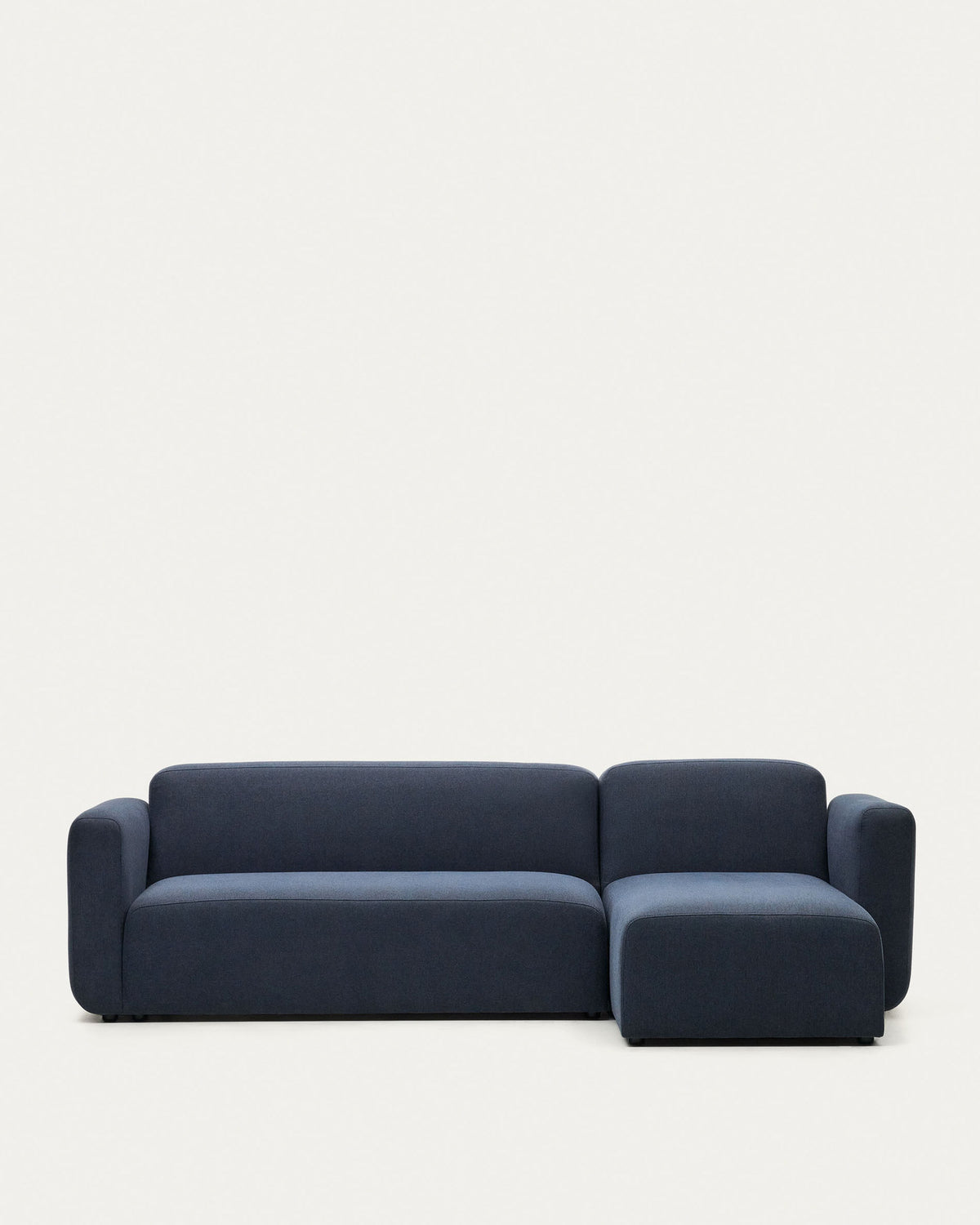 Neom modulares 3-Sitzer-Sofa Chaiselongue rechts/links Blau 263 cm FSC Mix Credit in Blau präsentiert im Onlineshop von KAQTU Design AG. L-Sofa rechts ist von Kave Home