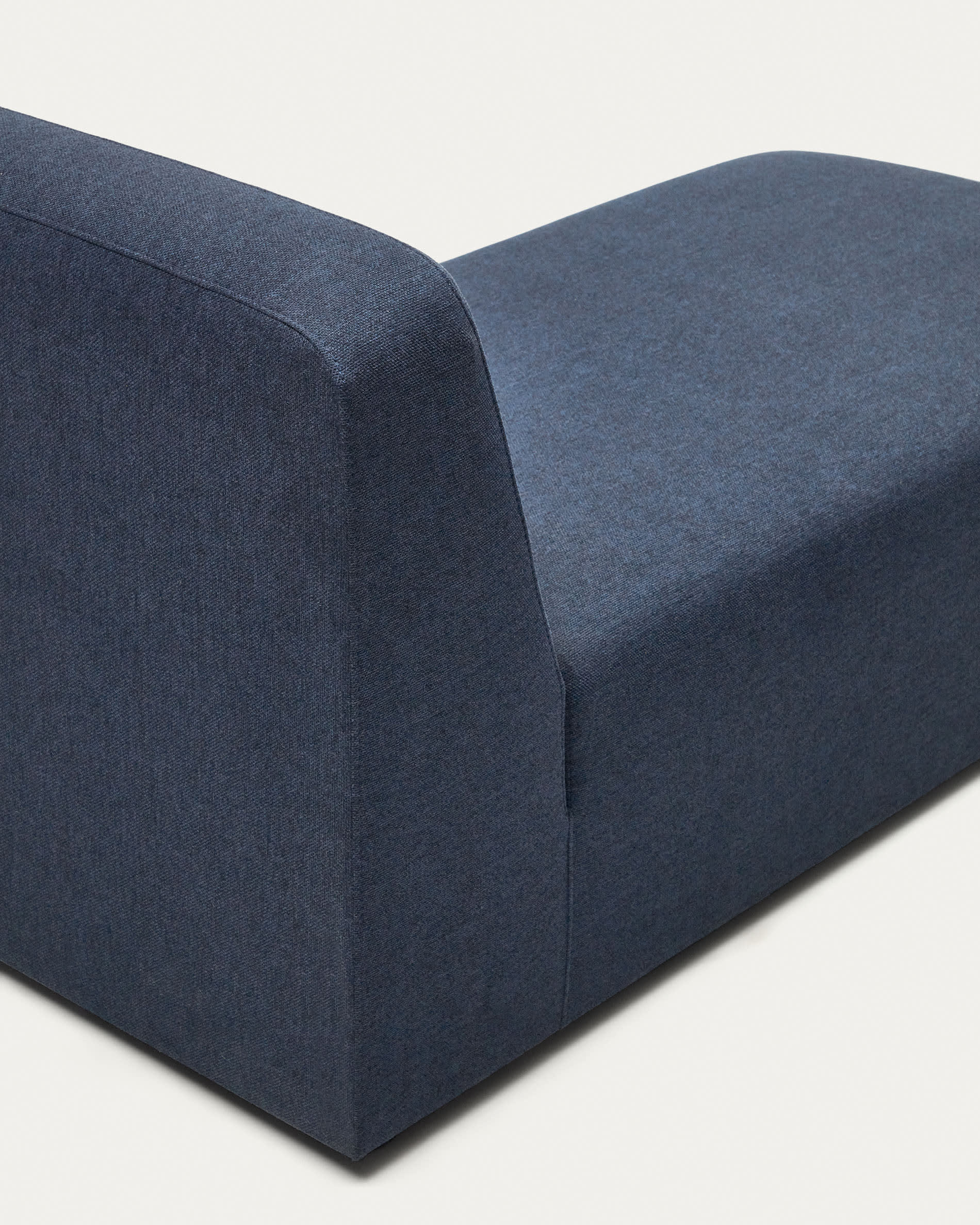 Stilvolles Neom Chaiselongue Modul in Blau (152x75 cm) von Kave Home – vereint Komfort, Eleganz und Nachhaltigkeit in einem modernen Design.