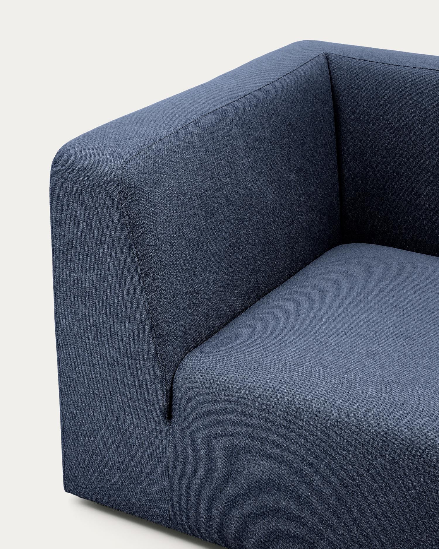 Entdecken Sie das Neom Eckmodul in Blau (75 cm) von Kave Home – ein stilvolles, nachhaltiges Möbelstück für Ihr Traumsofa.