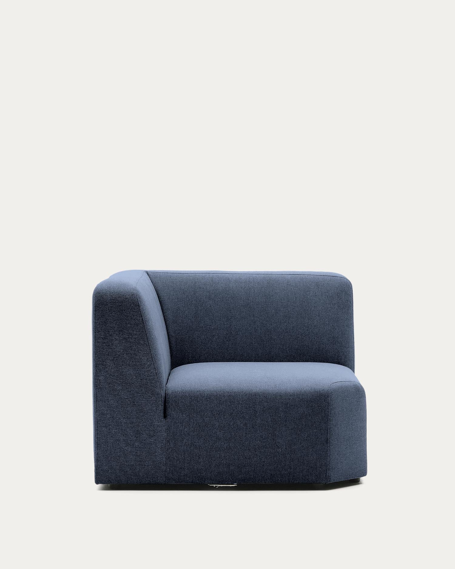 Verleihen Sie Ihrem Raum mit dem Neom Eckmodul in Blau (75 cm) von Kave Home einen modernen Akzent – flexibel, nachhaltig und stilvoll.