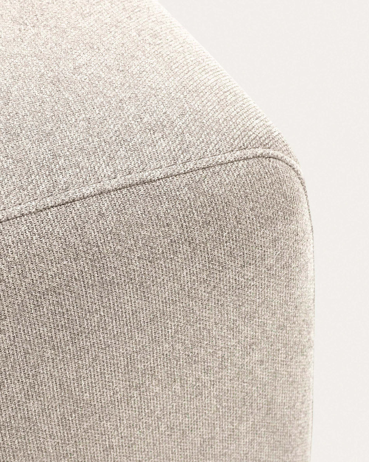 Neom Fussablagemodul in Beige 75 x 64 cm FSC Mix Credit in Beige präsentiert im Onlineshop von KAQTU Design AG. Pouf ist von Kave Home