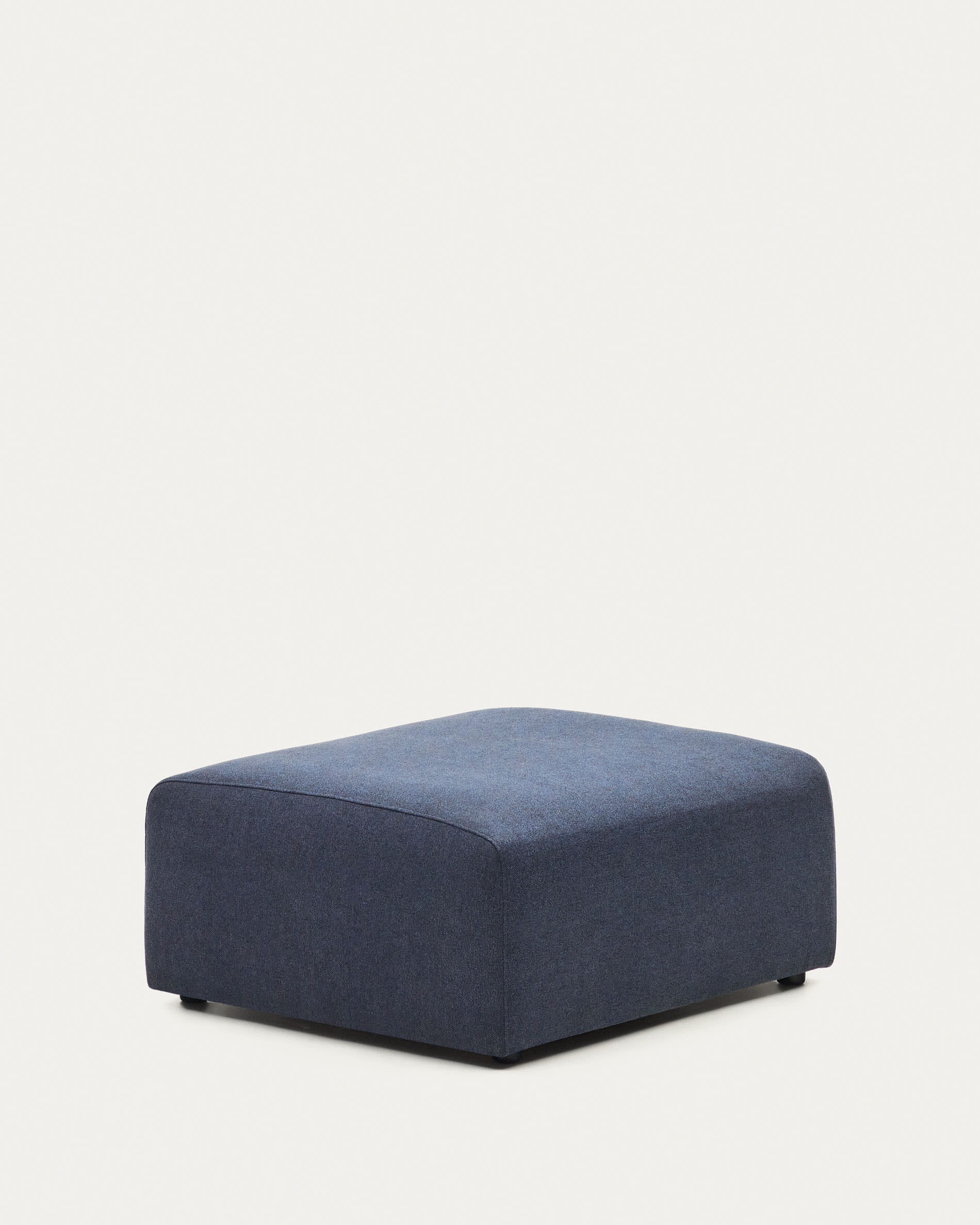 Neom Pouf in Blau von Kave Home, 75x89 cm, FSC-zertifiziert, ideal als modulares Möbelstück für modernes Wohnen.