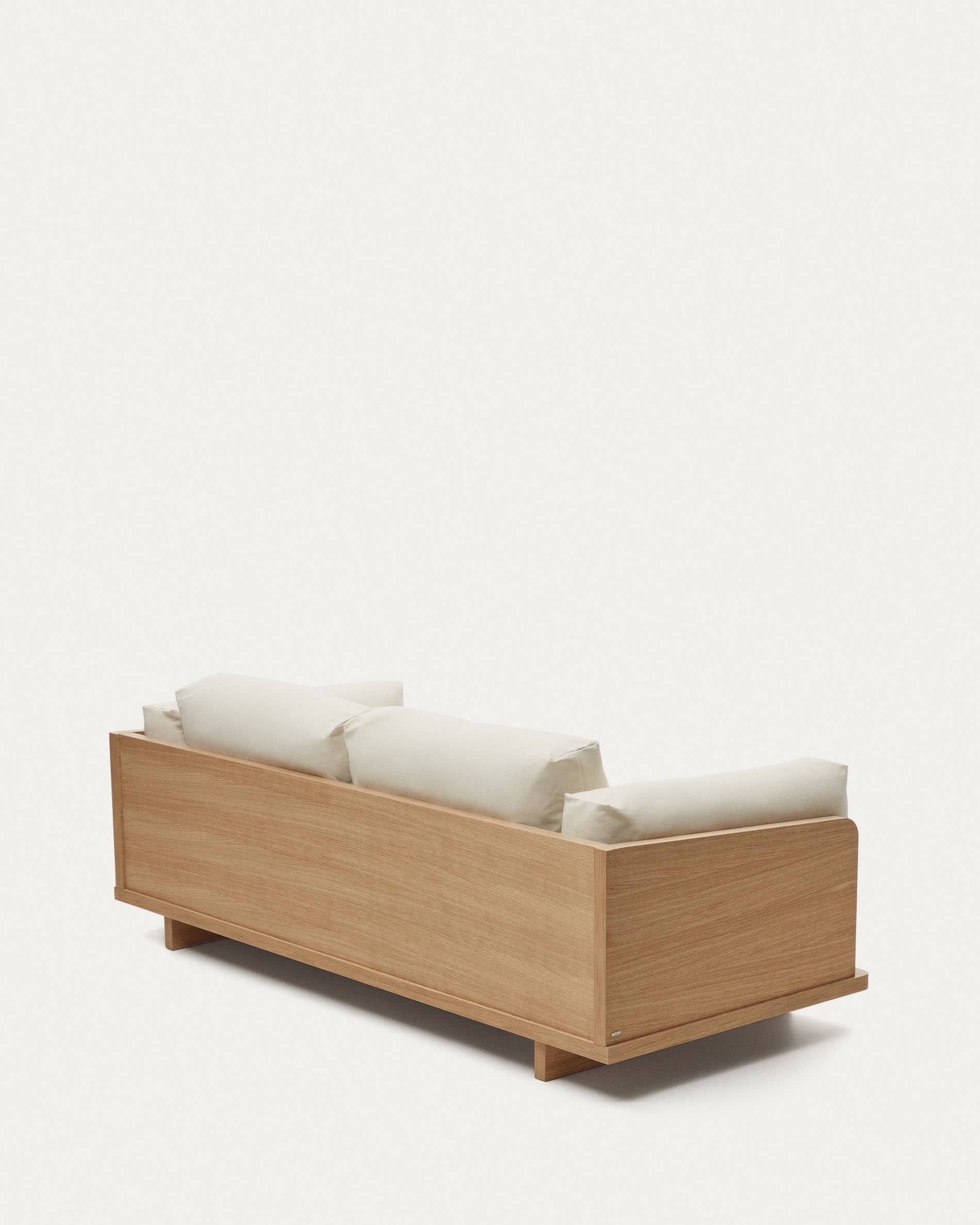 Modernes 3-Sitzer-Sofa in Beige, 225 cm, gefertigt aus FSC-zertifizierten Materialien, perfekt für nachhaltiges Wohnen.