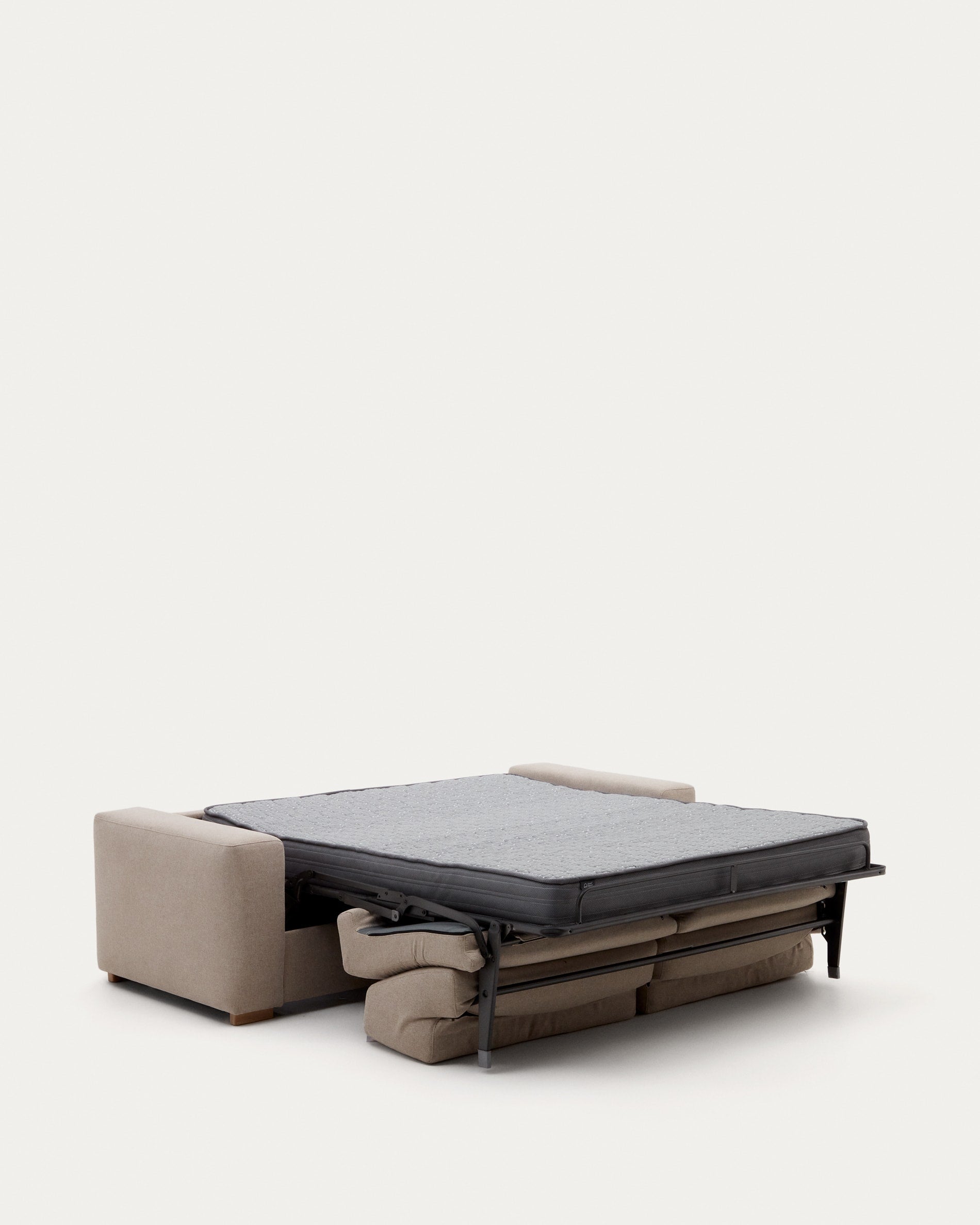 Das Anley 3-Sitzer-Sofa in Beige (224 cm) von Kave Home kombiniert elegantes Design mit nachhaltigen Materialien (FSC-zertifiziert).