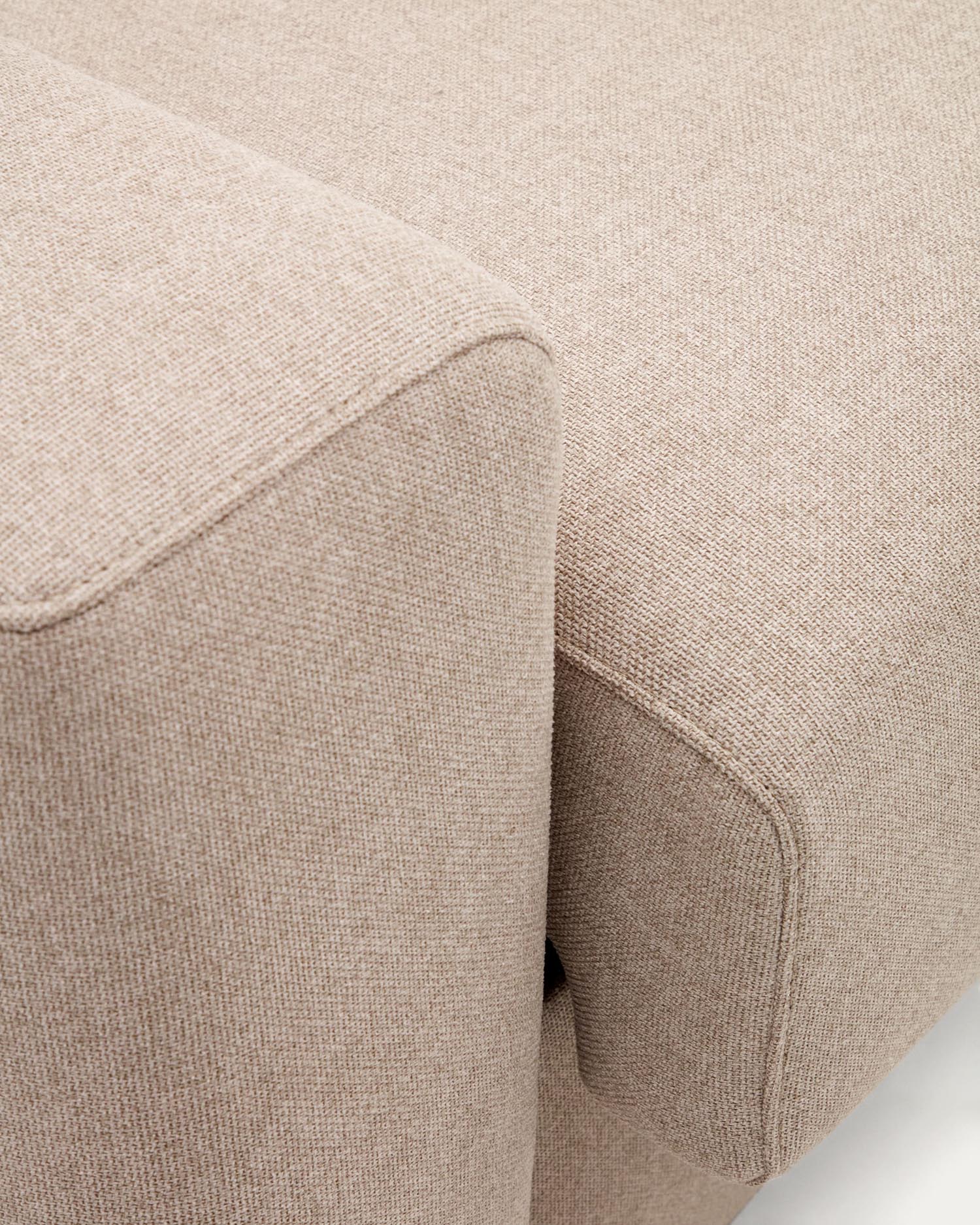 Das Anley 2-Sitzer-Bettsofa in elegantem Beige vereint modernes Design mit Funktionalität und bietet optimalen Schlafkomfort für Gäste.