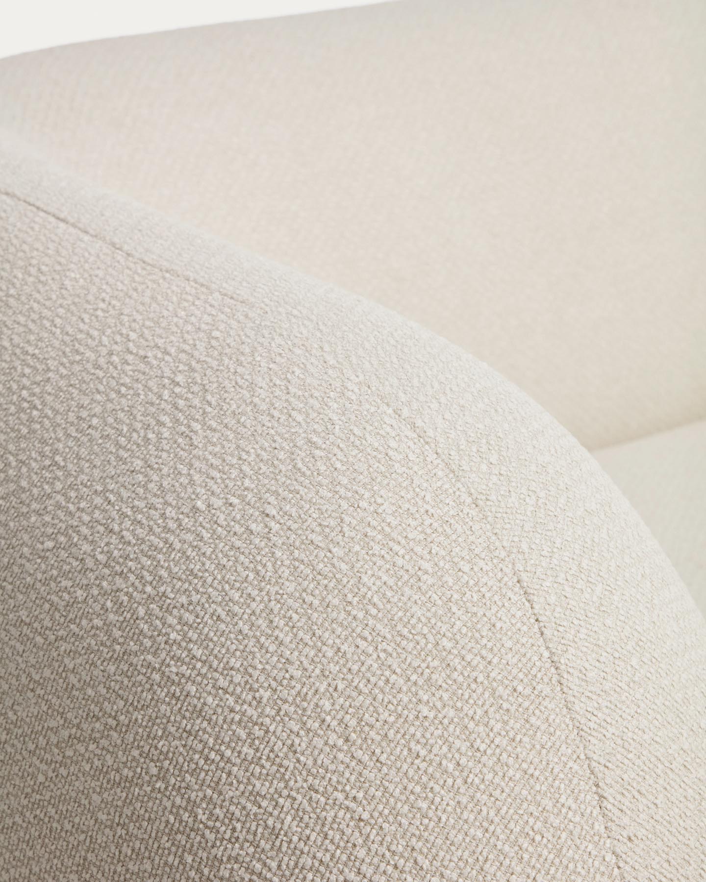 3-Sitzer-Sofa Martina aus Chenille in Ecru 246 cm FSC Mix Credit in Ecru präsentiert im Onlineshop von KAQTU Design AG. 3er Sofa ist von Kave Home