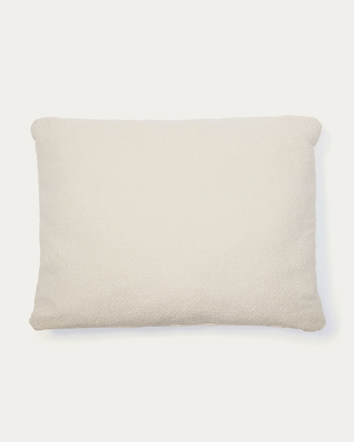 Kissen Martina mit Chenille in Ecru 47 x 36 cm in Ecru präsentiert im Onlineshop von KAQTU Design AG. Deko Kissen ist von Kave Home