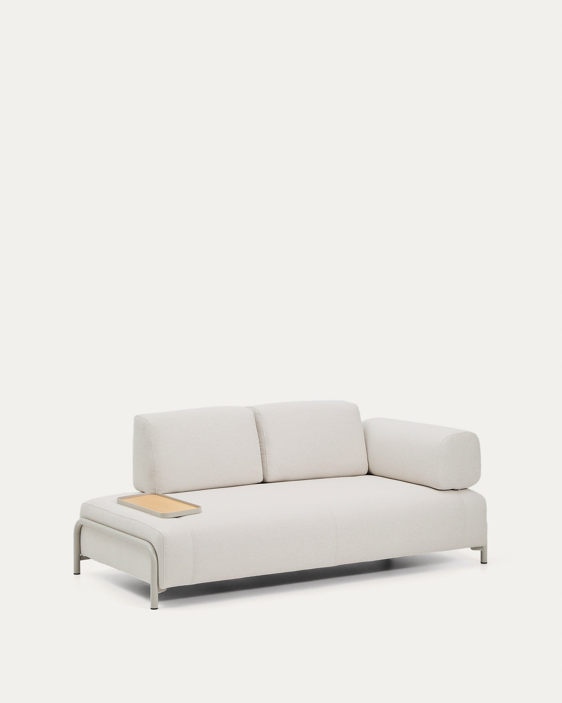 Elegantes 2-Sitzer-Sofa Compo in Ecru aus Chenille mit praktischem Eichenfurnier-Tablett. Ideal für stilvolle Wohnräume.