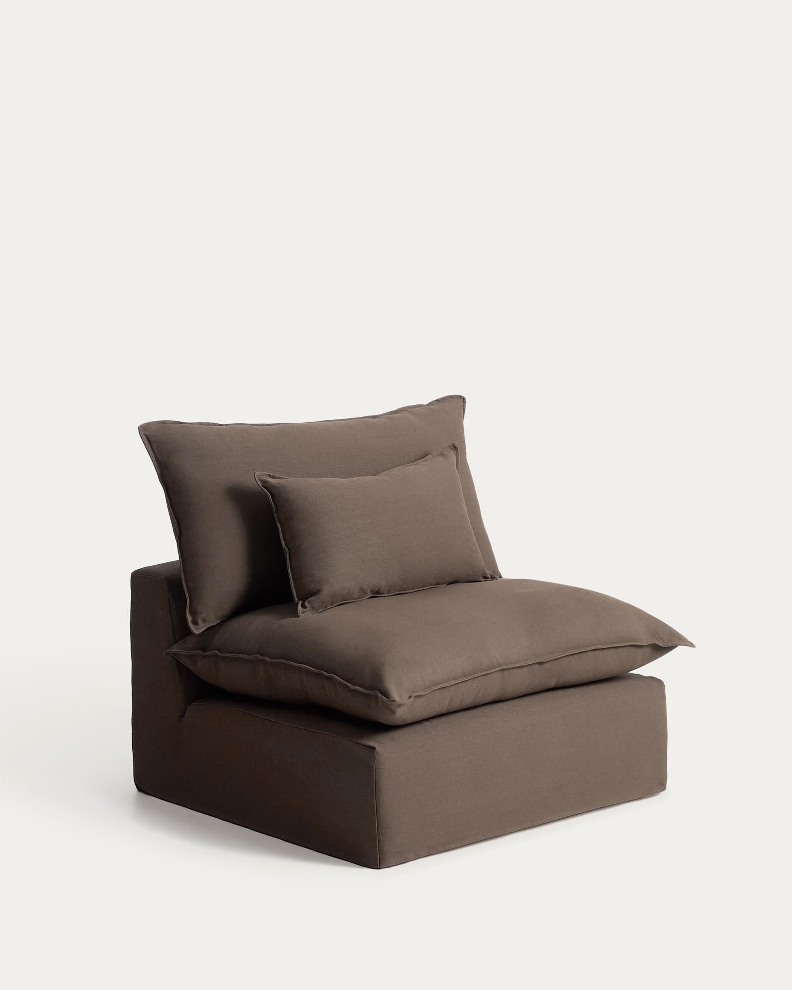 Stylischer Sessel Anarela in sanftem Taupe, 110 cm, mit abnehmbarem Leinenbezug und nachhaltiger FSC Mix Credit-Zertifizierung.